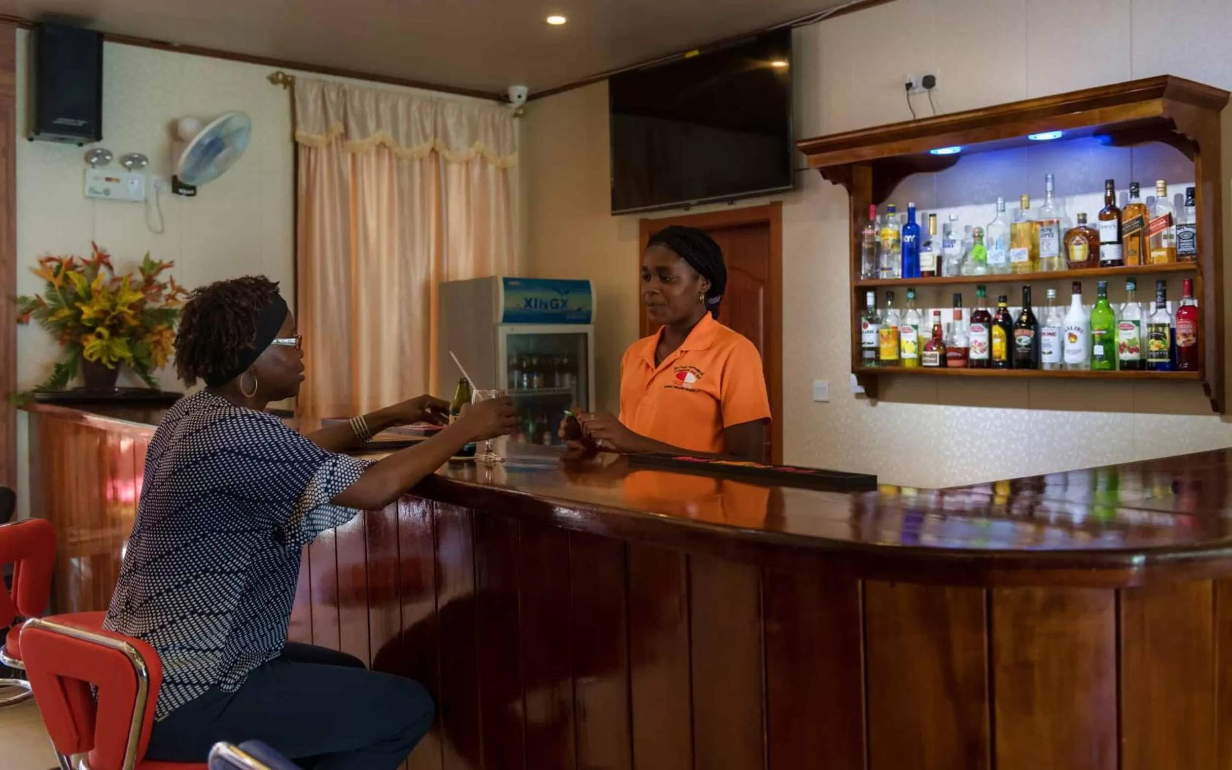 Lounge or bar in Riverside Hotel