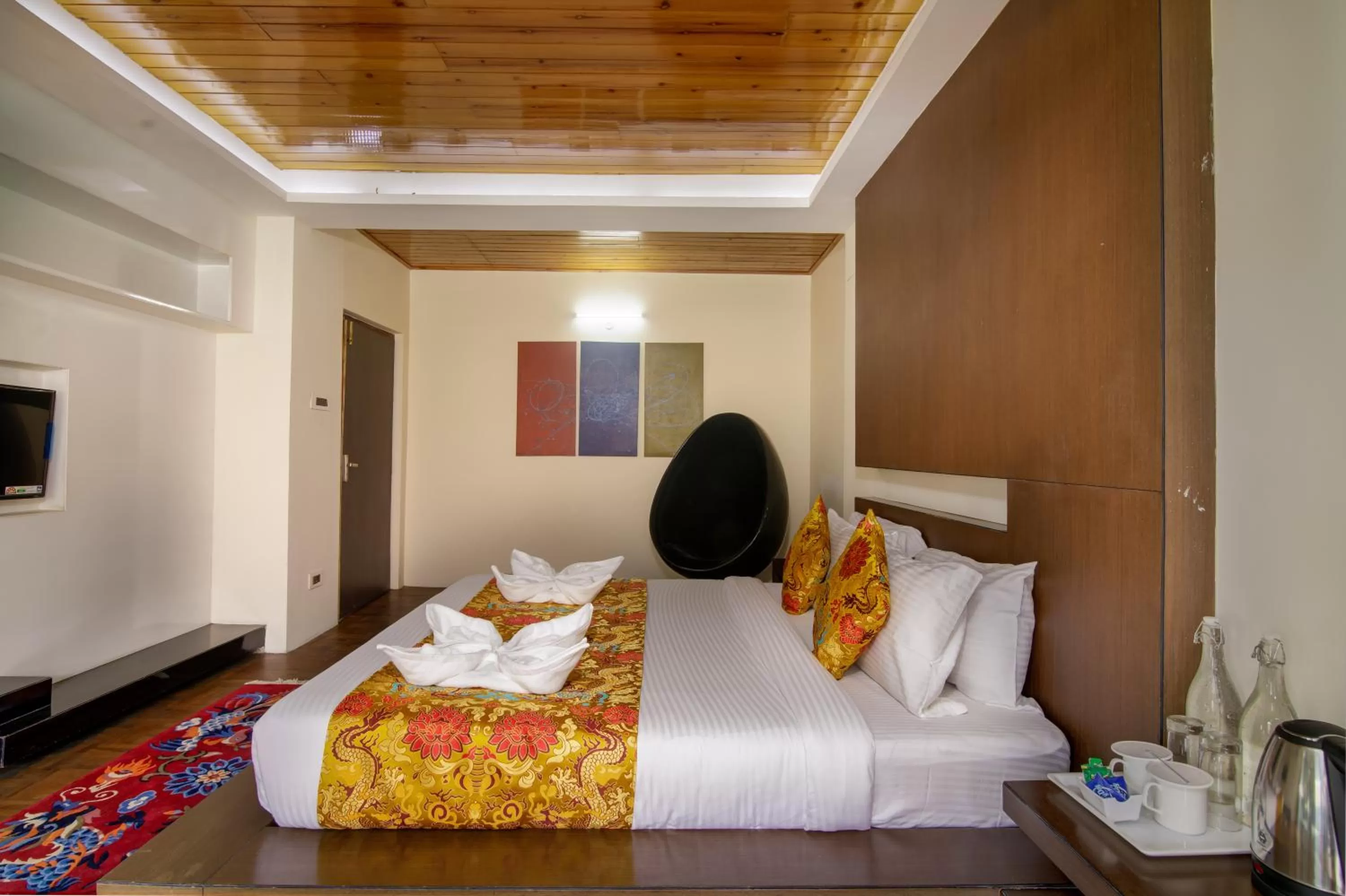 Bedroom, Bed in Muscatel Yavachi - 400 Mts from MG Marg