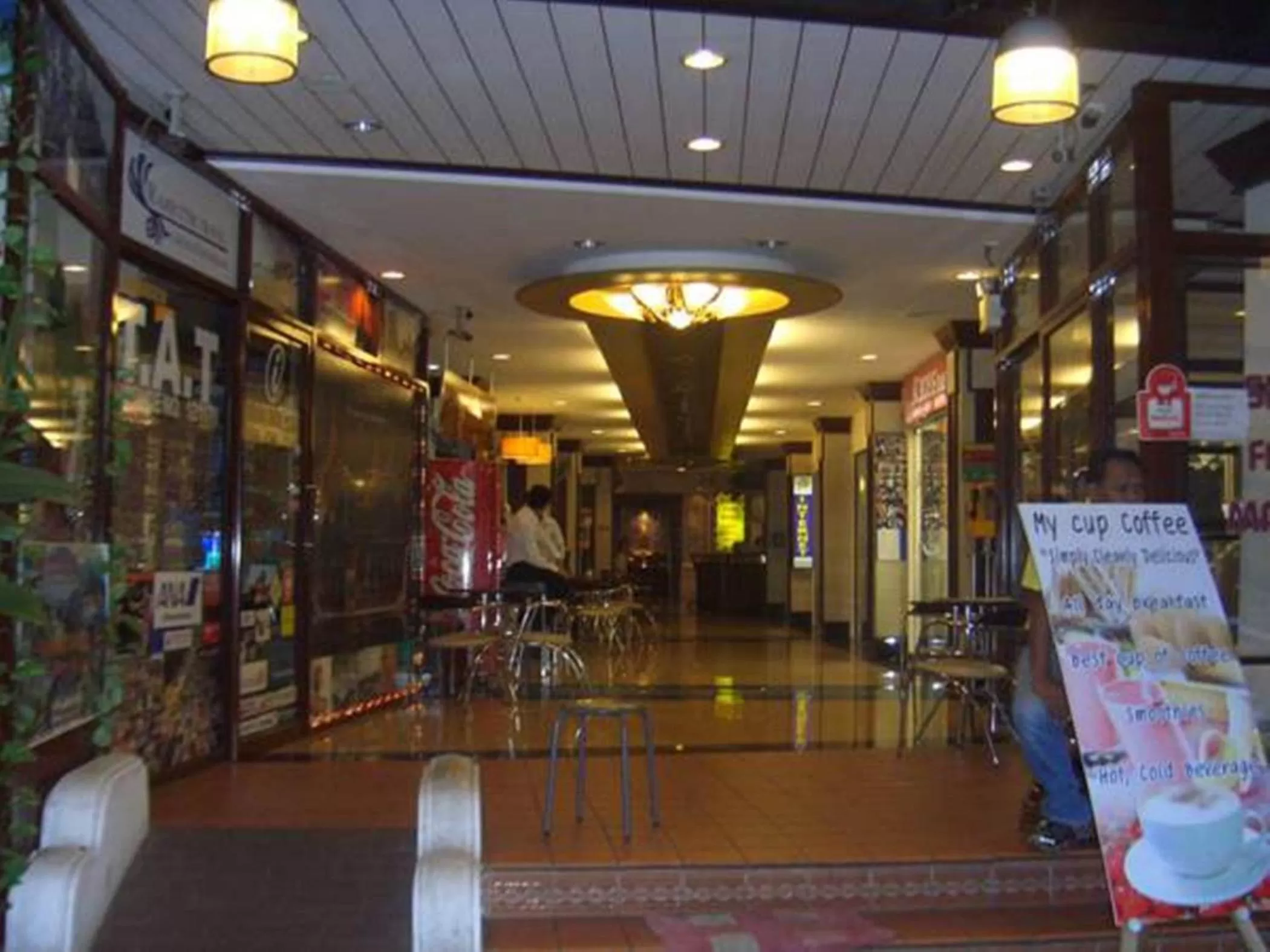 Restaurant/places to eat in Rambuttri House