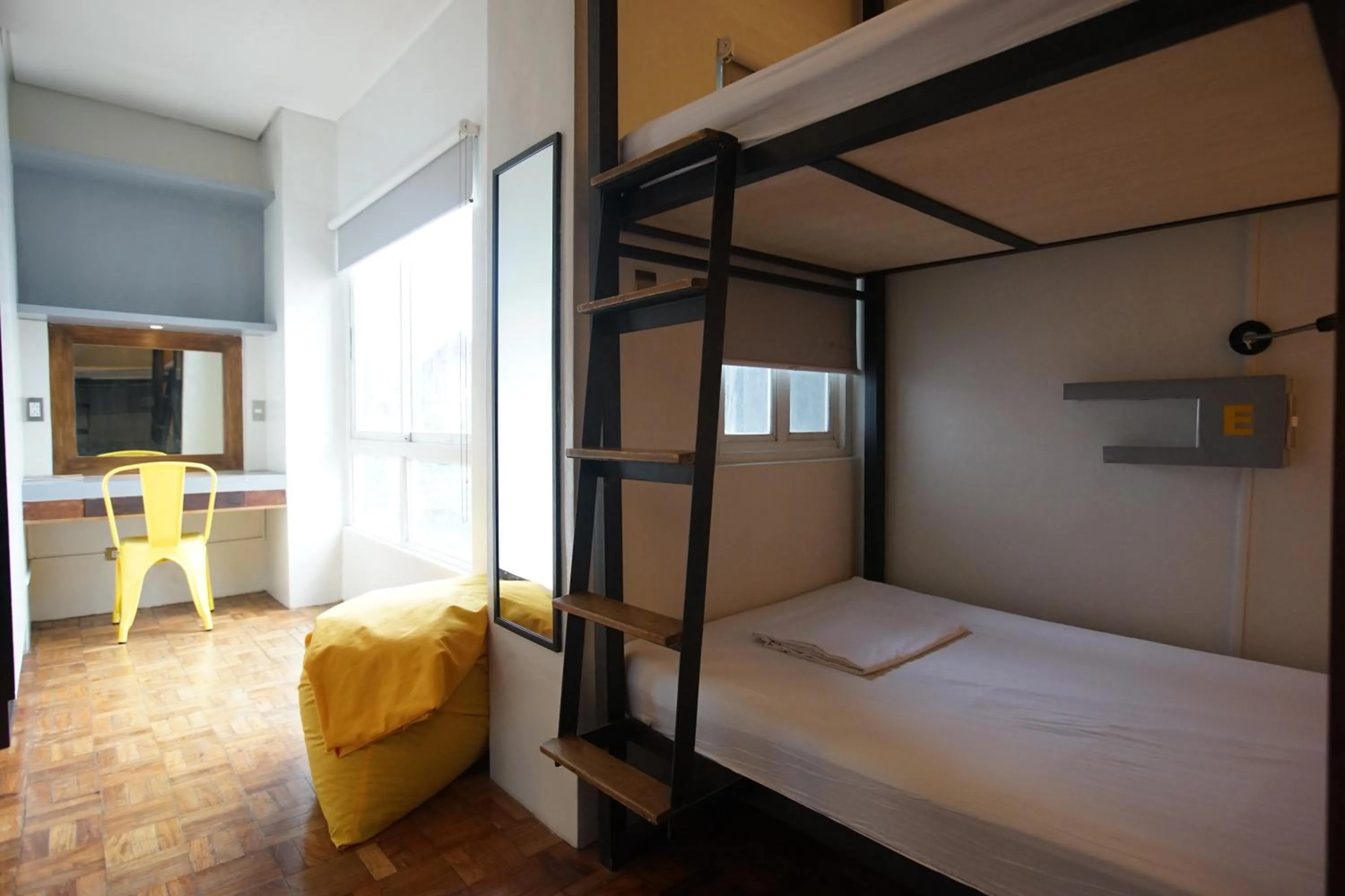 bunk bed, Bed in Z Hostel