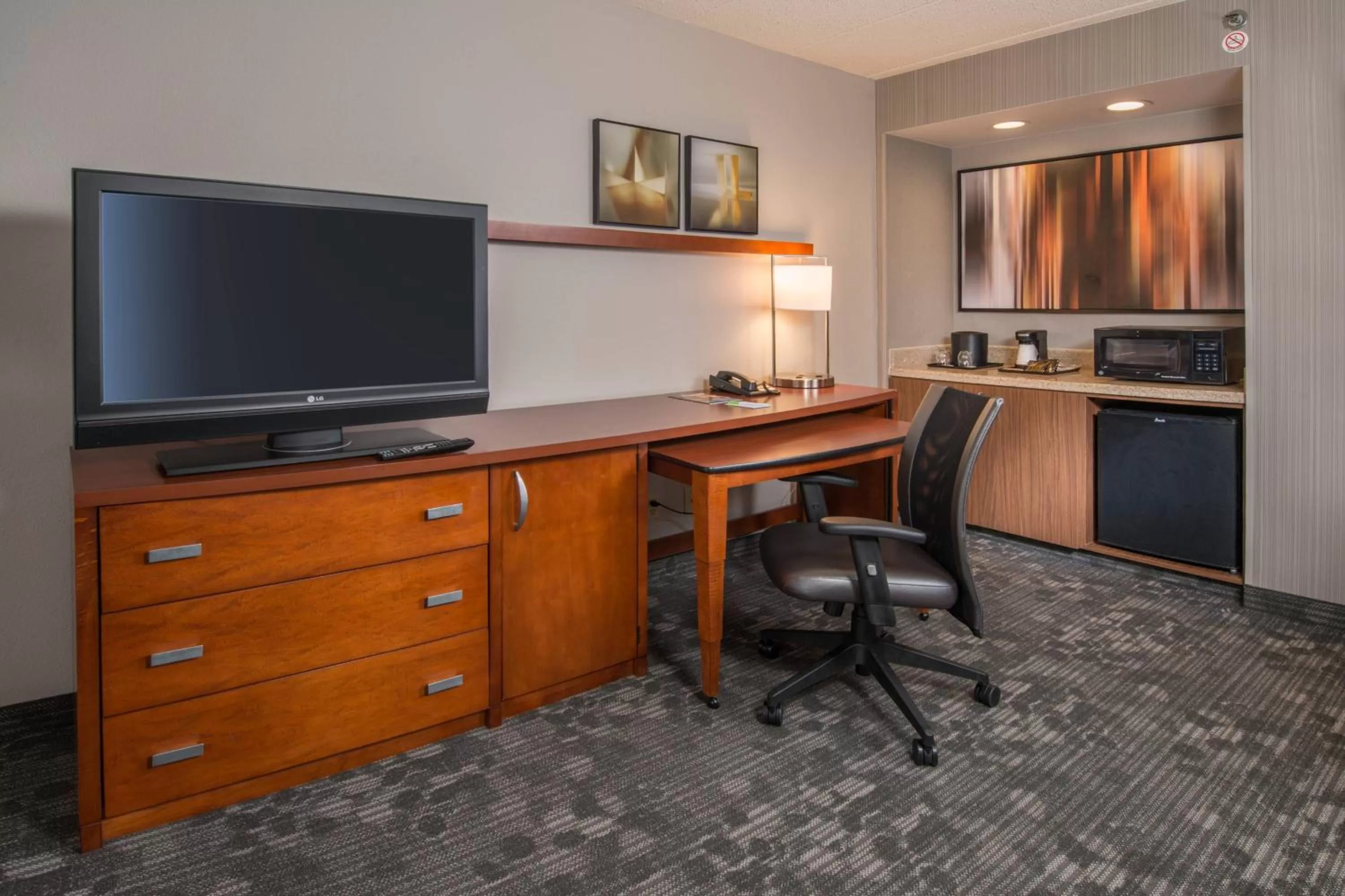 Lounge or bar in Courtyard by Marriott Fairfax Fair Oaks