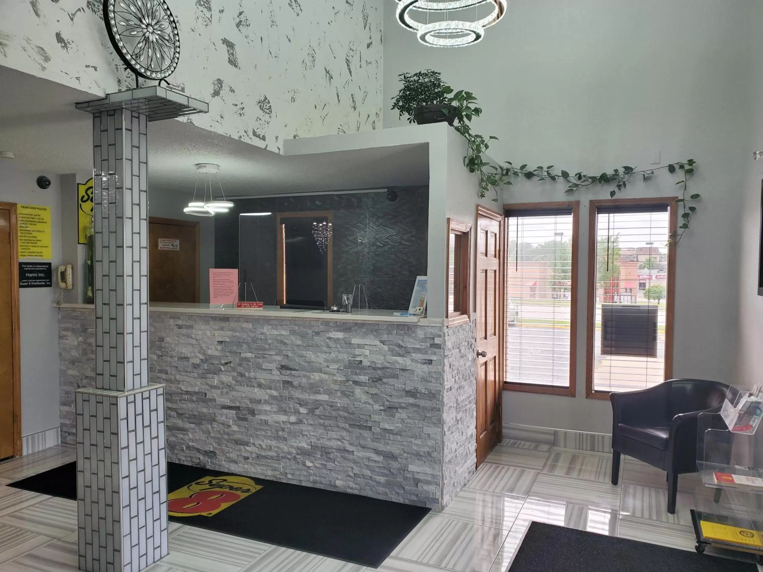 Lobby or reception in Super 8 by Wyndham Kansas City at Barry Road/Airport