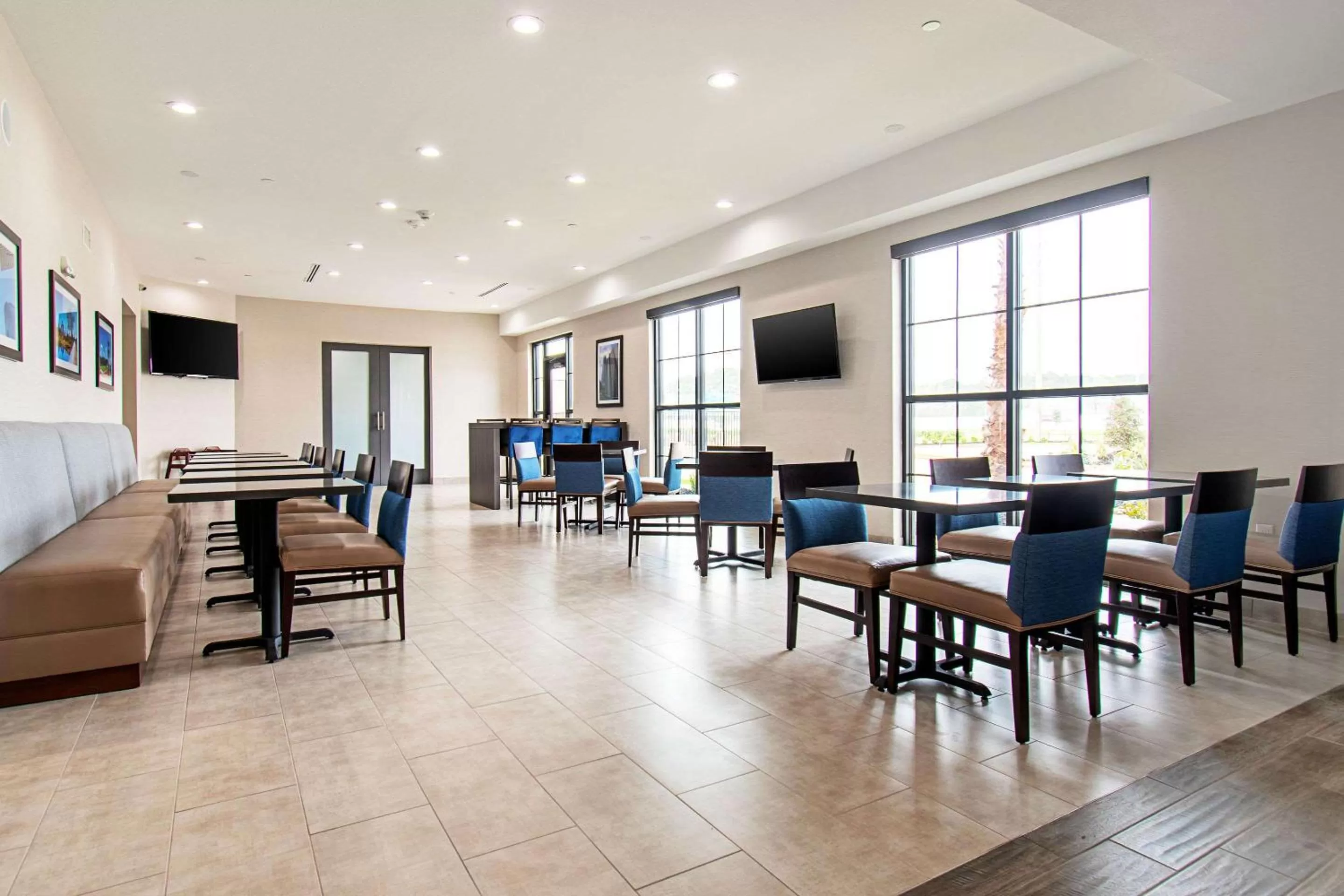 Restaurant/places to eat in Comfort Suites Humble Houston IAH