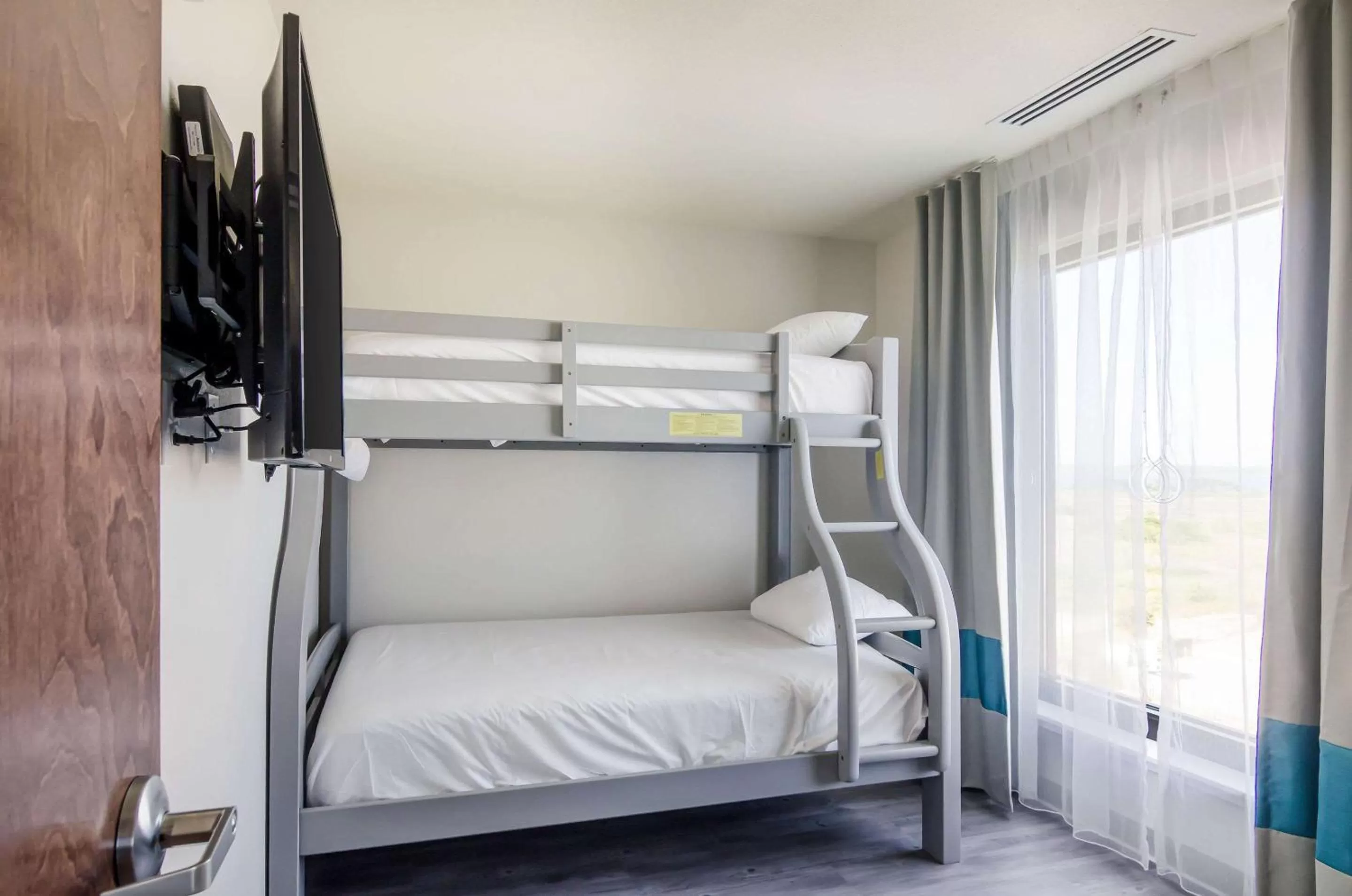 Bedroom, Bed in Comfort Inn & Suites Gulf Shores East Beach near Gulf State Park