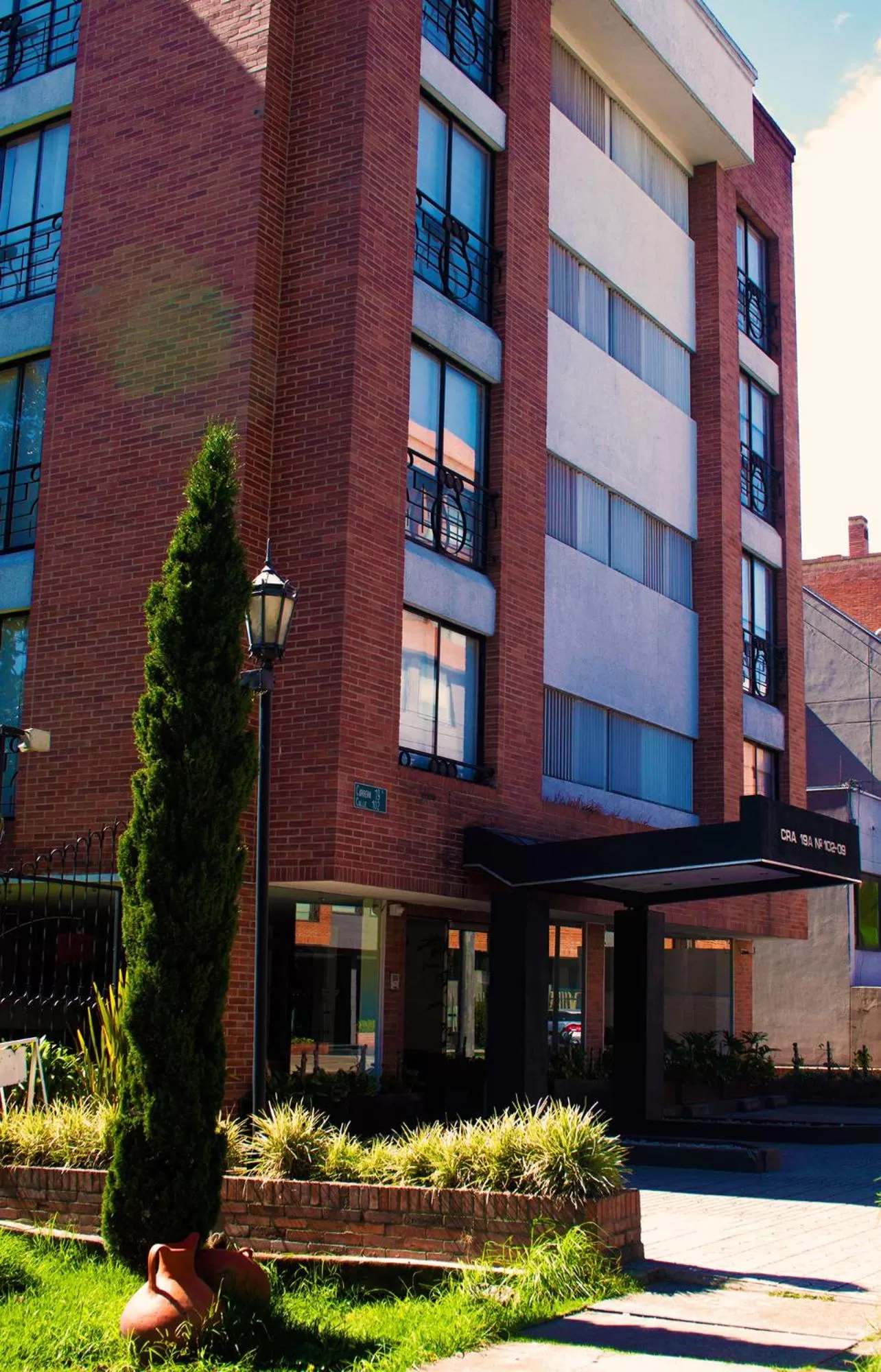 Property building in Apartaestudios Los Andes