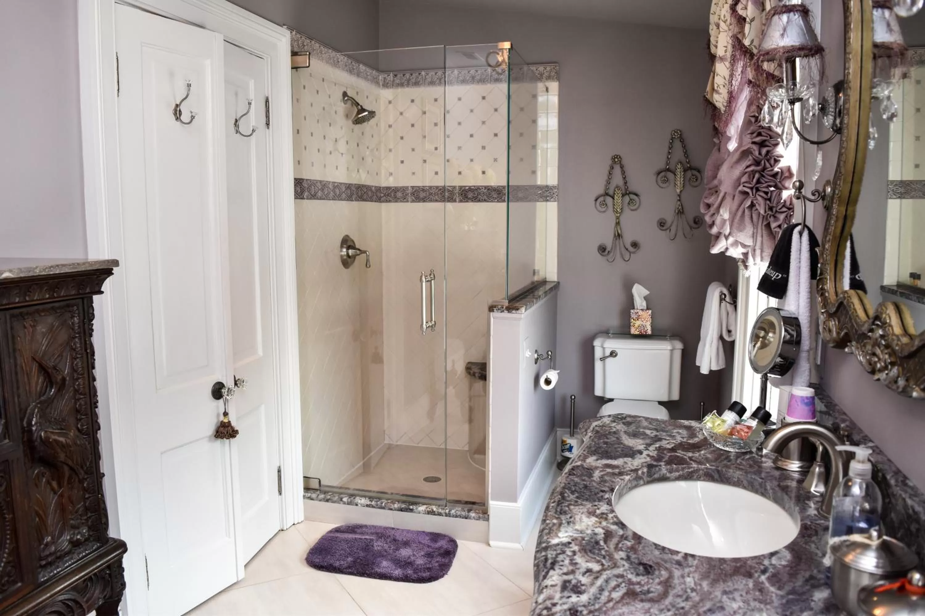 Bathroom in The Richard Johnston Inn & 1890 Caroline House