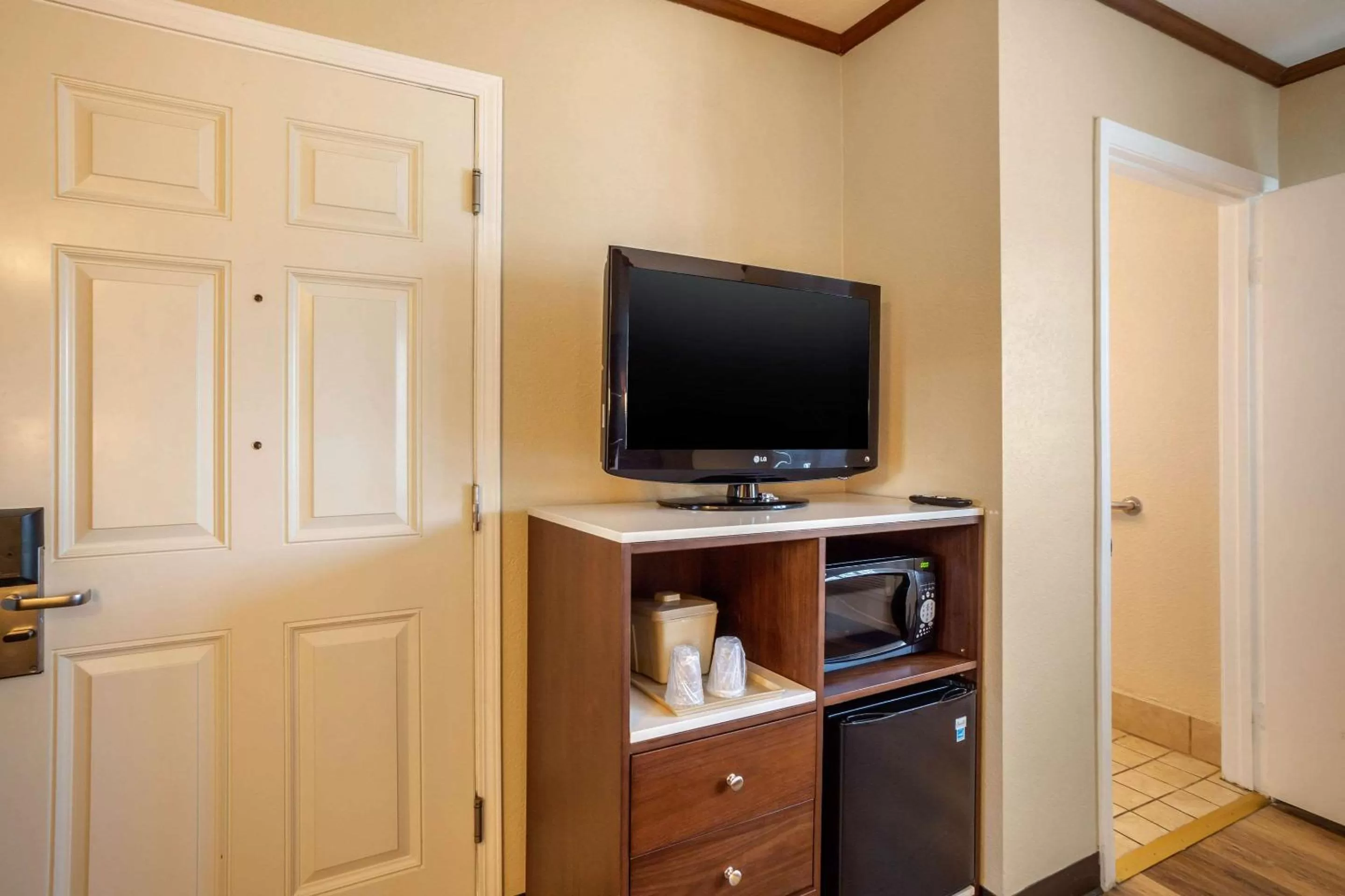 Photo of the whole room in Comfort Inn San Diego Airport At The Harbor