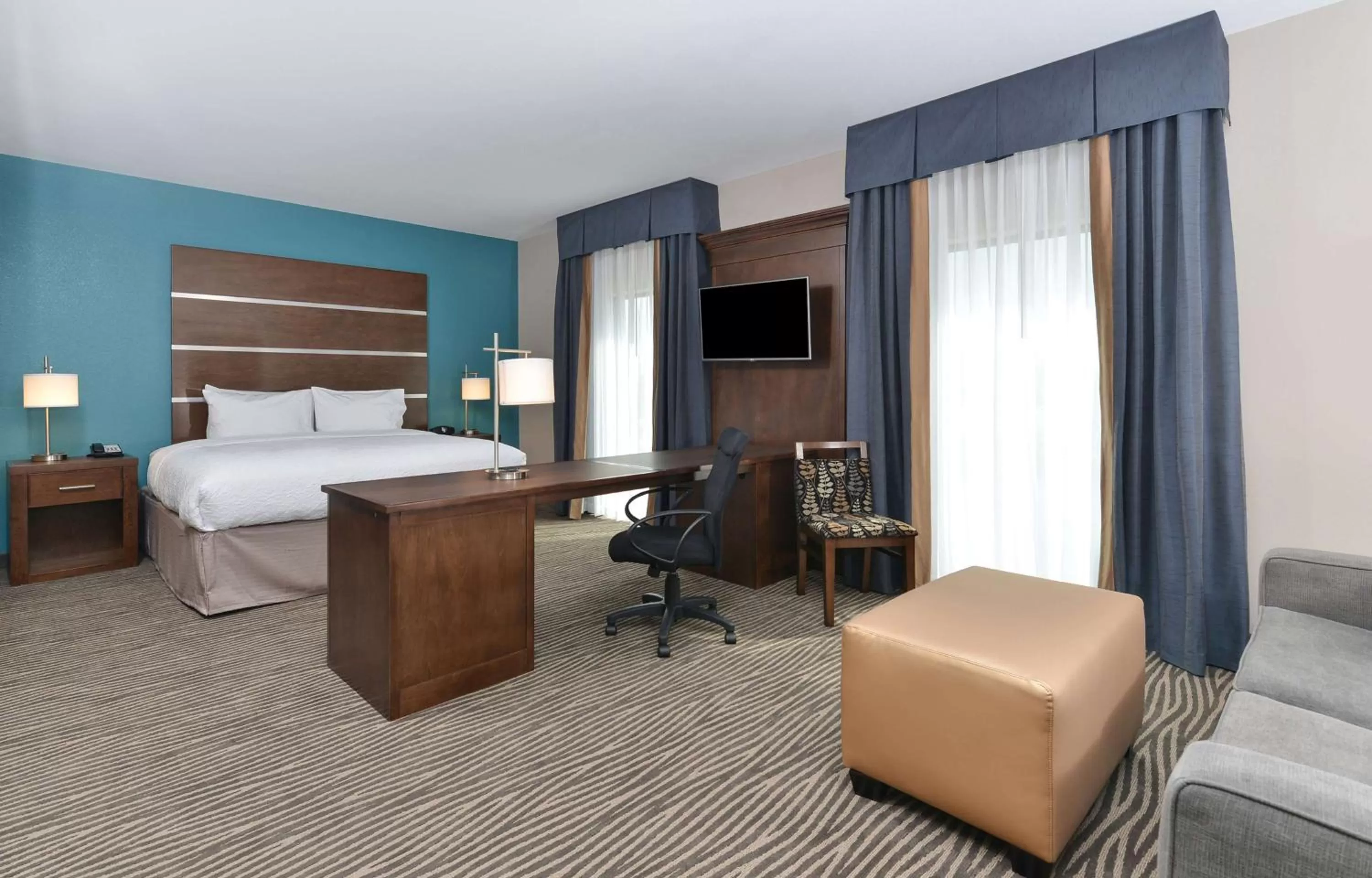 Bedroom, Bed in Hampton Inn & Suites Des Moines Downtown