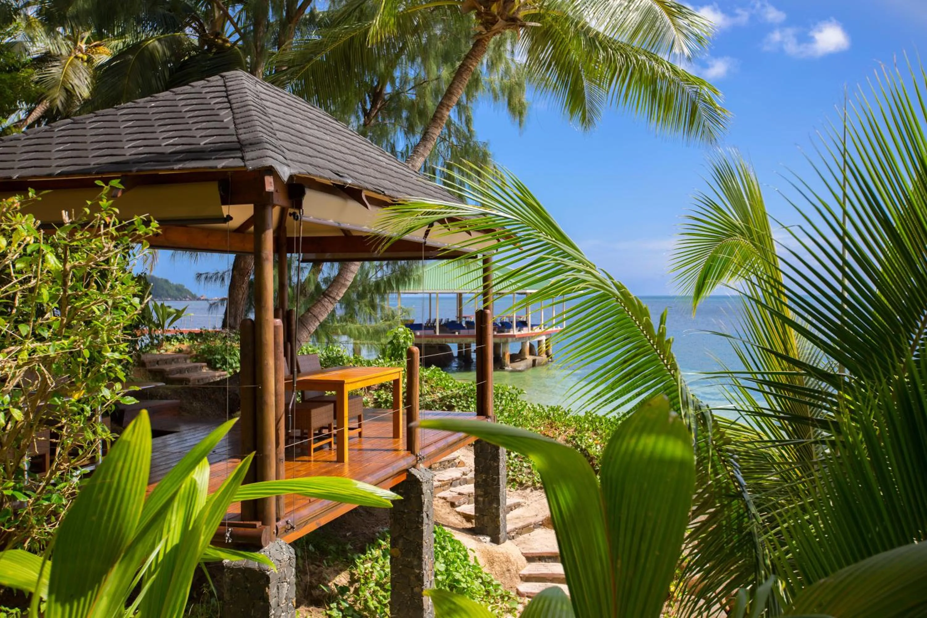 Facade/entrance in Coco de Mer Hotel and Black Parrot Suites
