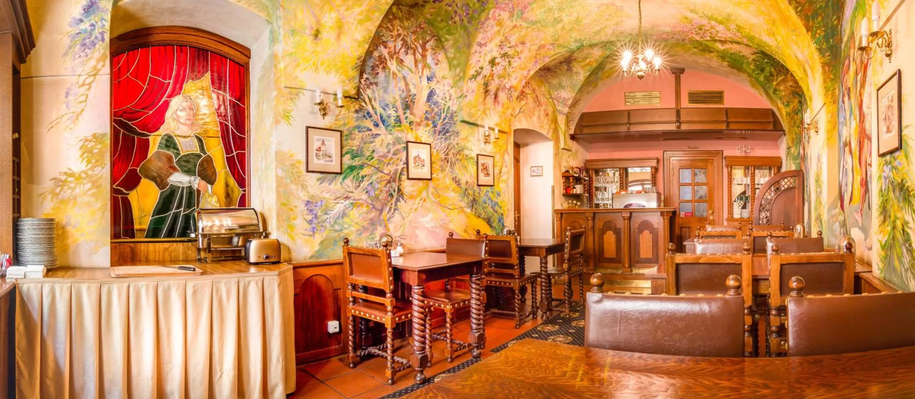 Restaurant/places to eat in The King Charles