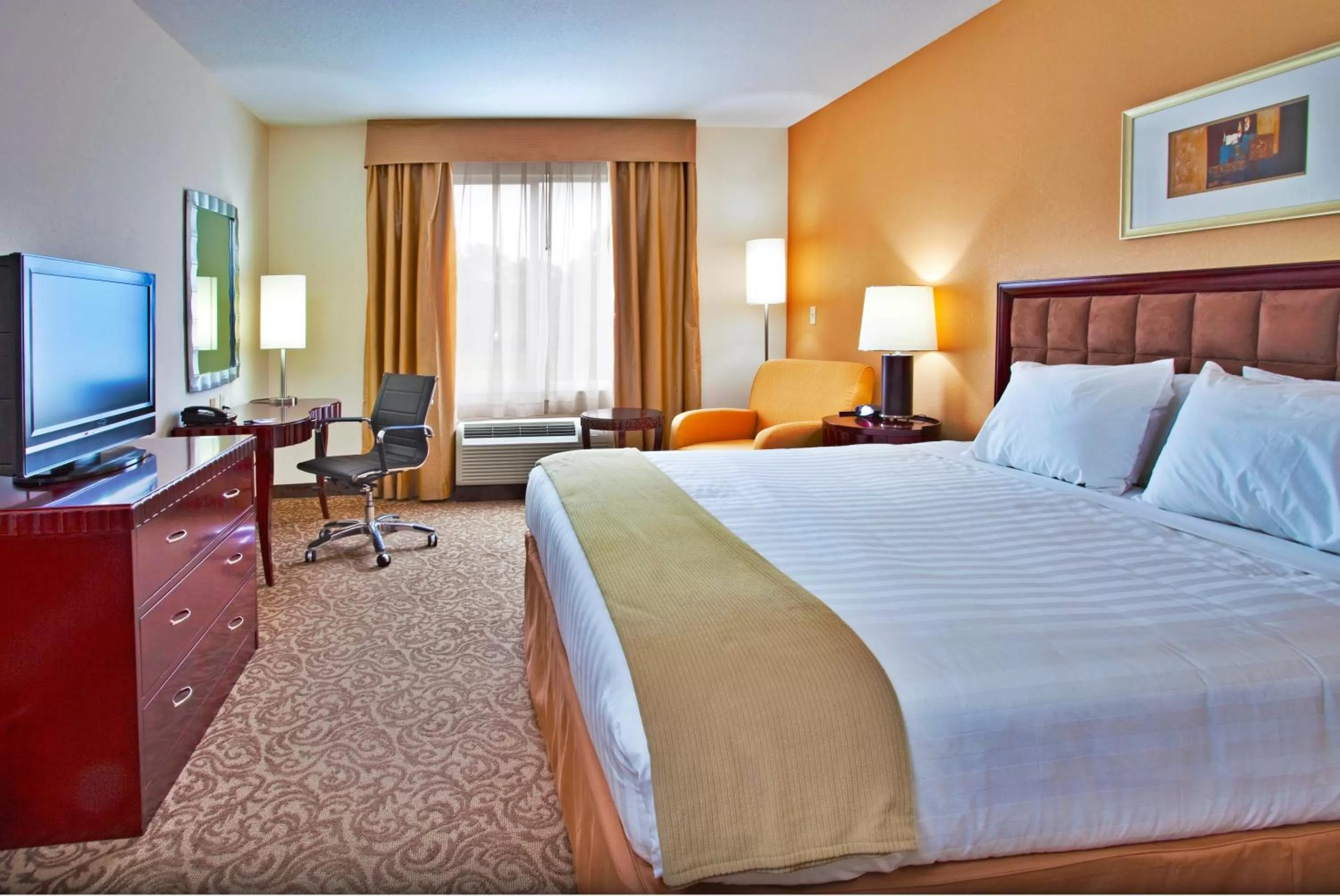 Bed in Holiday Inn Express Hotel & Suites Brooksville-I-75 by IHG