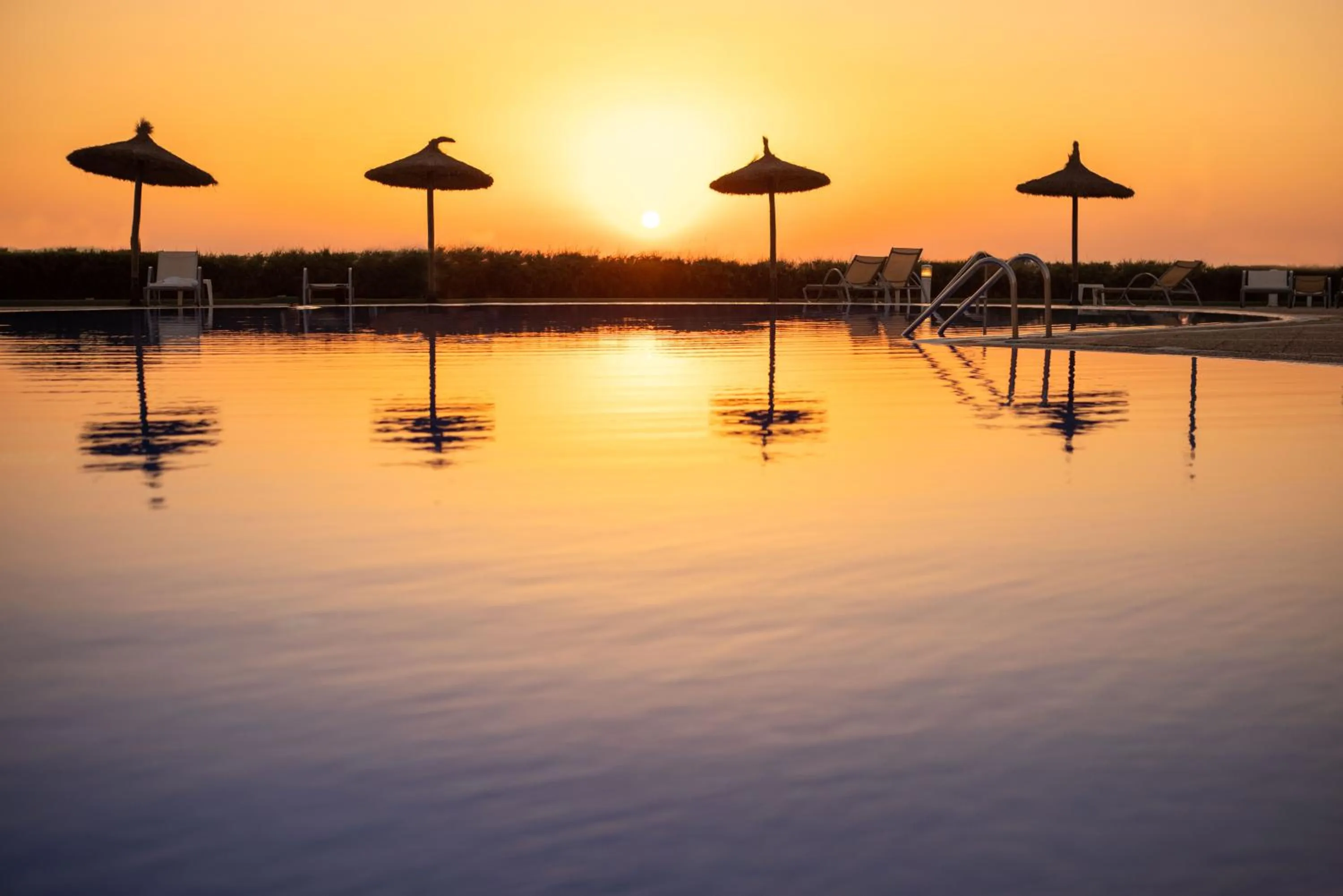 Pool view in RVHotels Sea Club Menorca