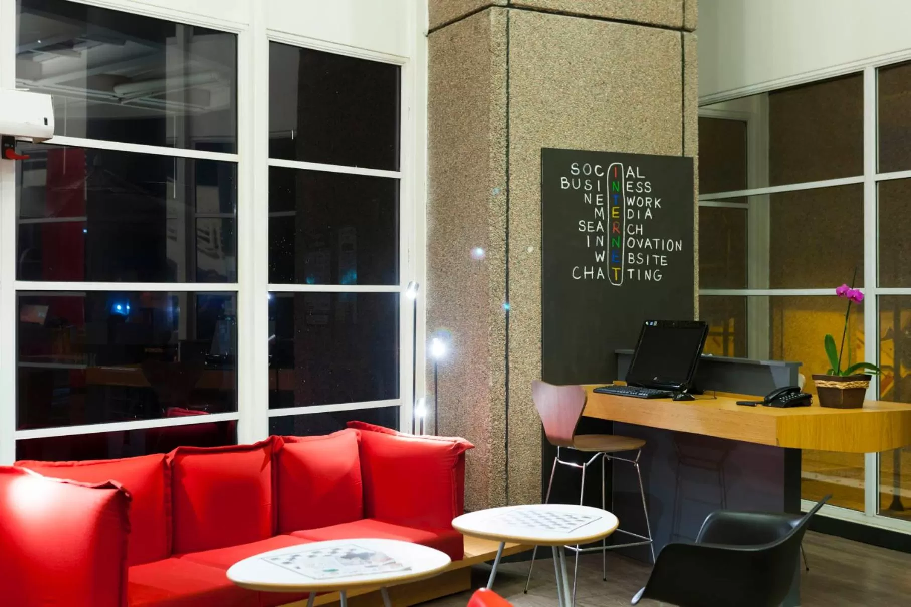 Lobby or reception in ibis Campinas