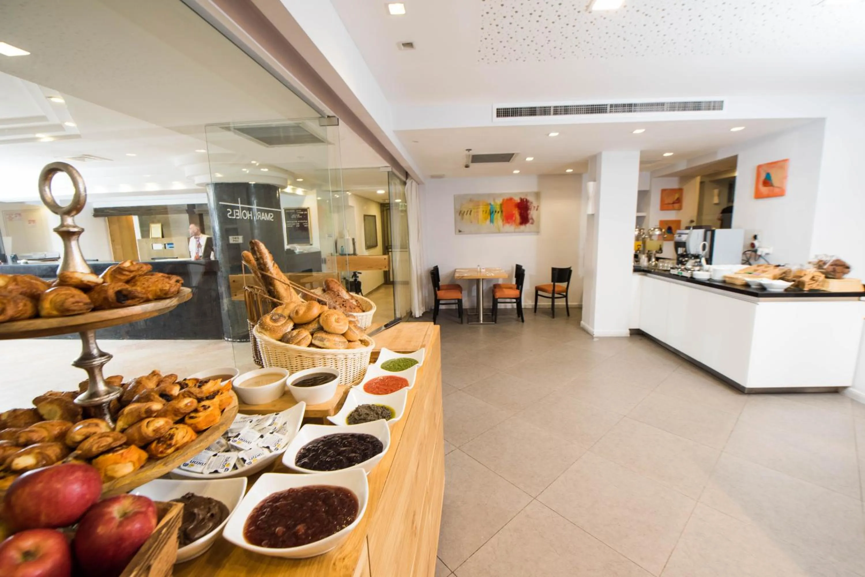 Food and drinks in Montefiore Hotel By Smart Hotels