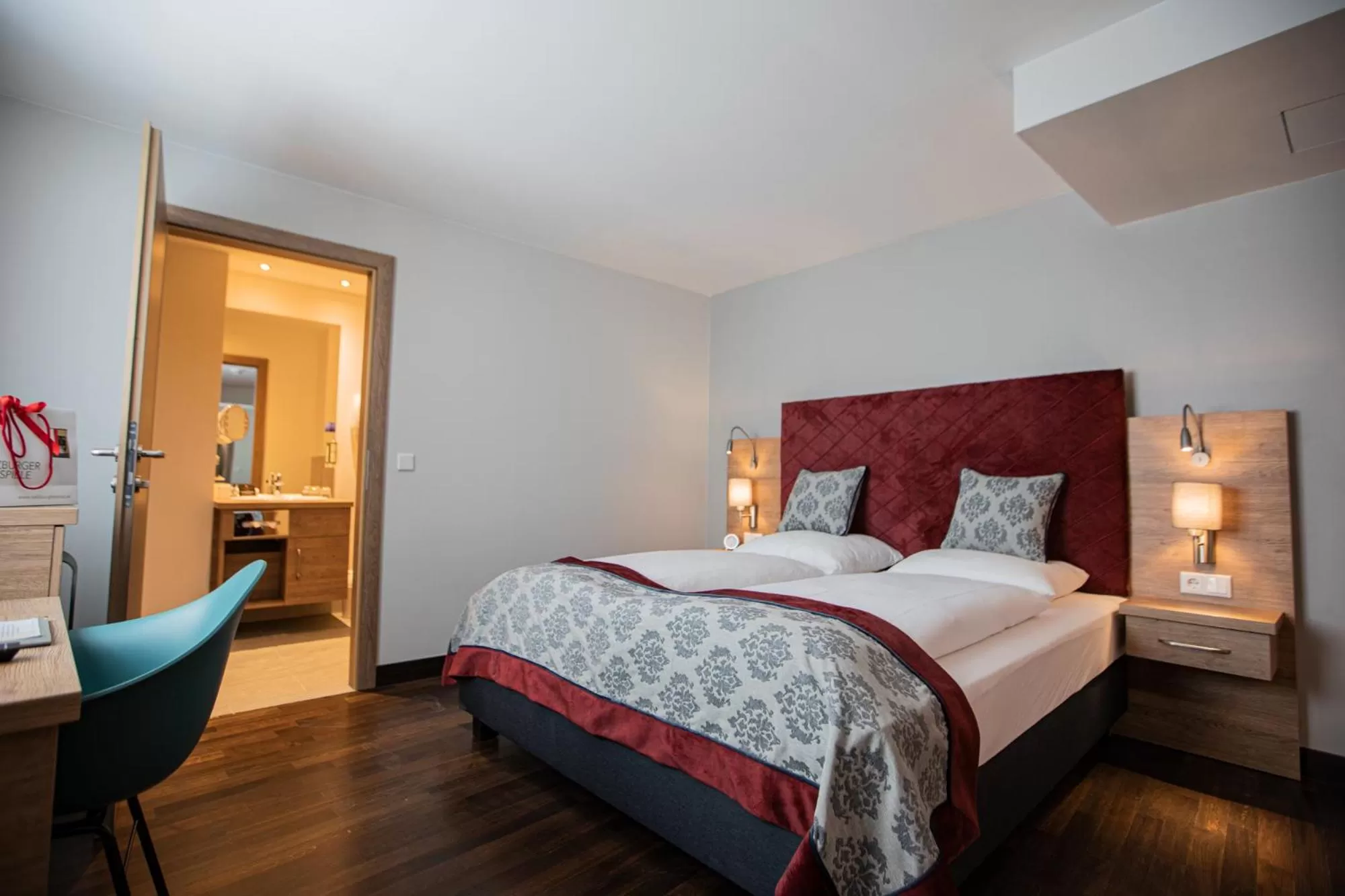 Bed in Hotel Elefant Family Business