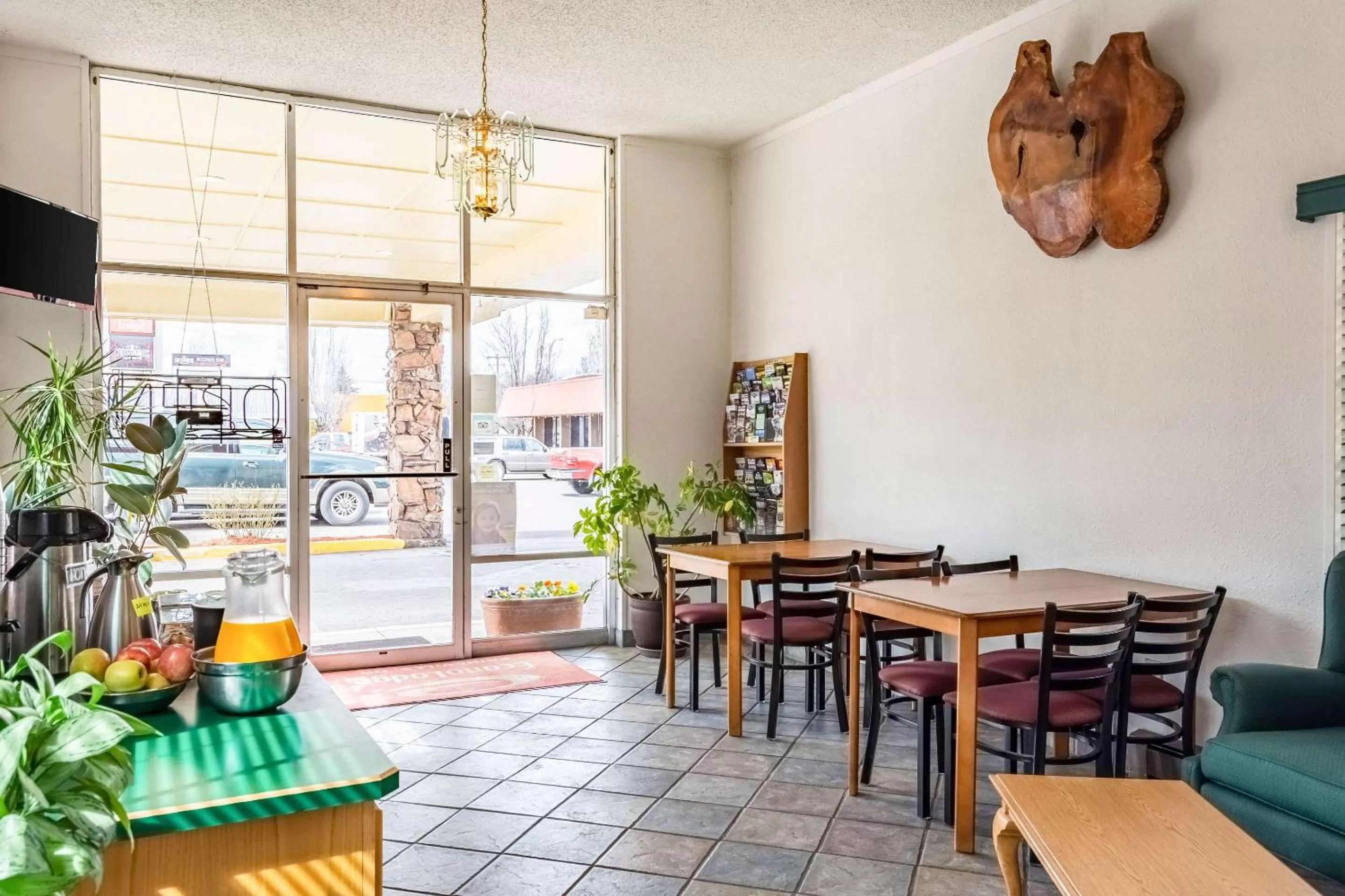Lobby or reception in High Desert Inn