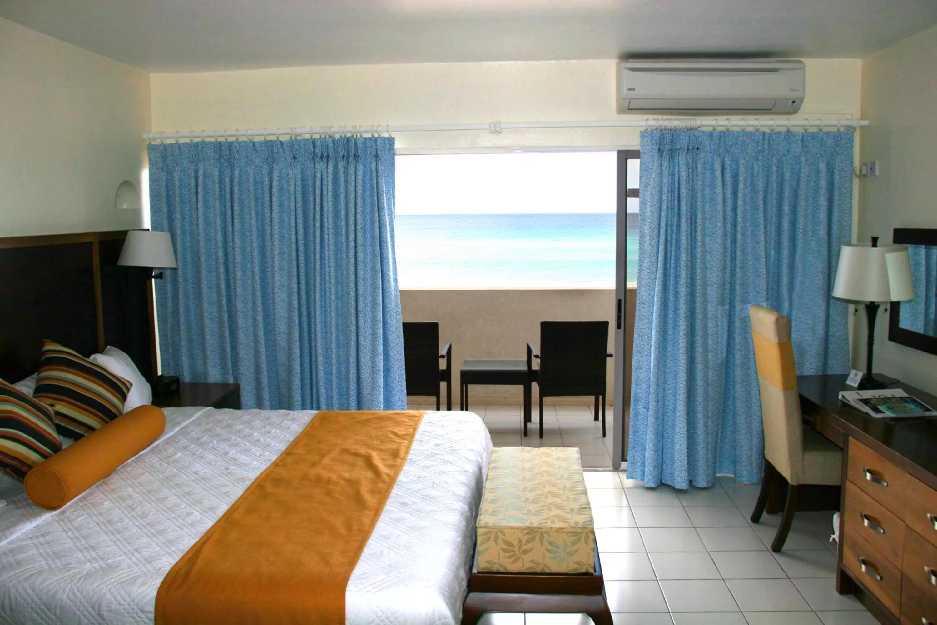 Photo of the whole room in Infinity on the Beach