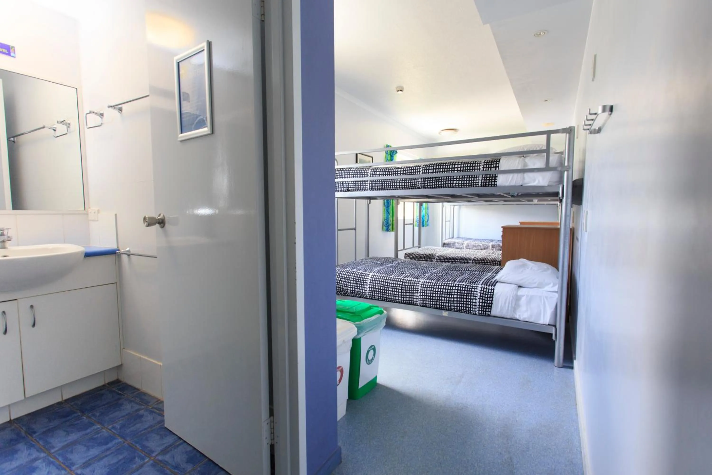 Bathroom, Bed in YHA Cairns Central