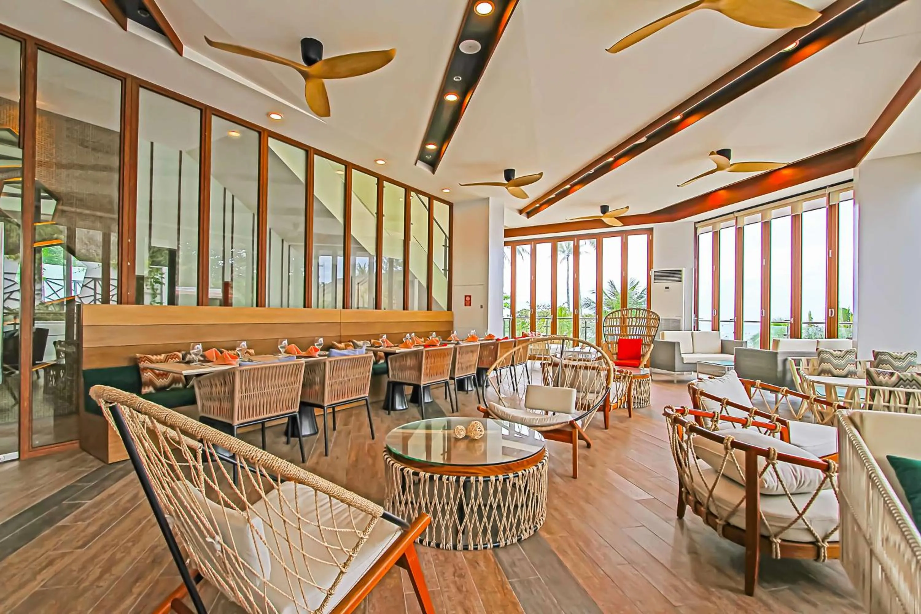 Lounge or bar in Best Western Plus The Ivywall Resort-Panglao