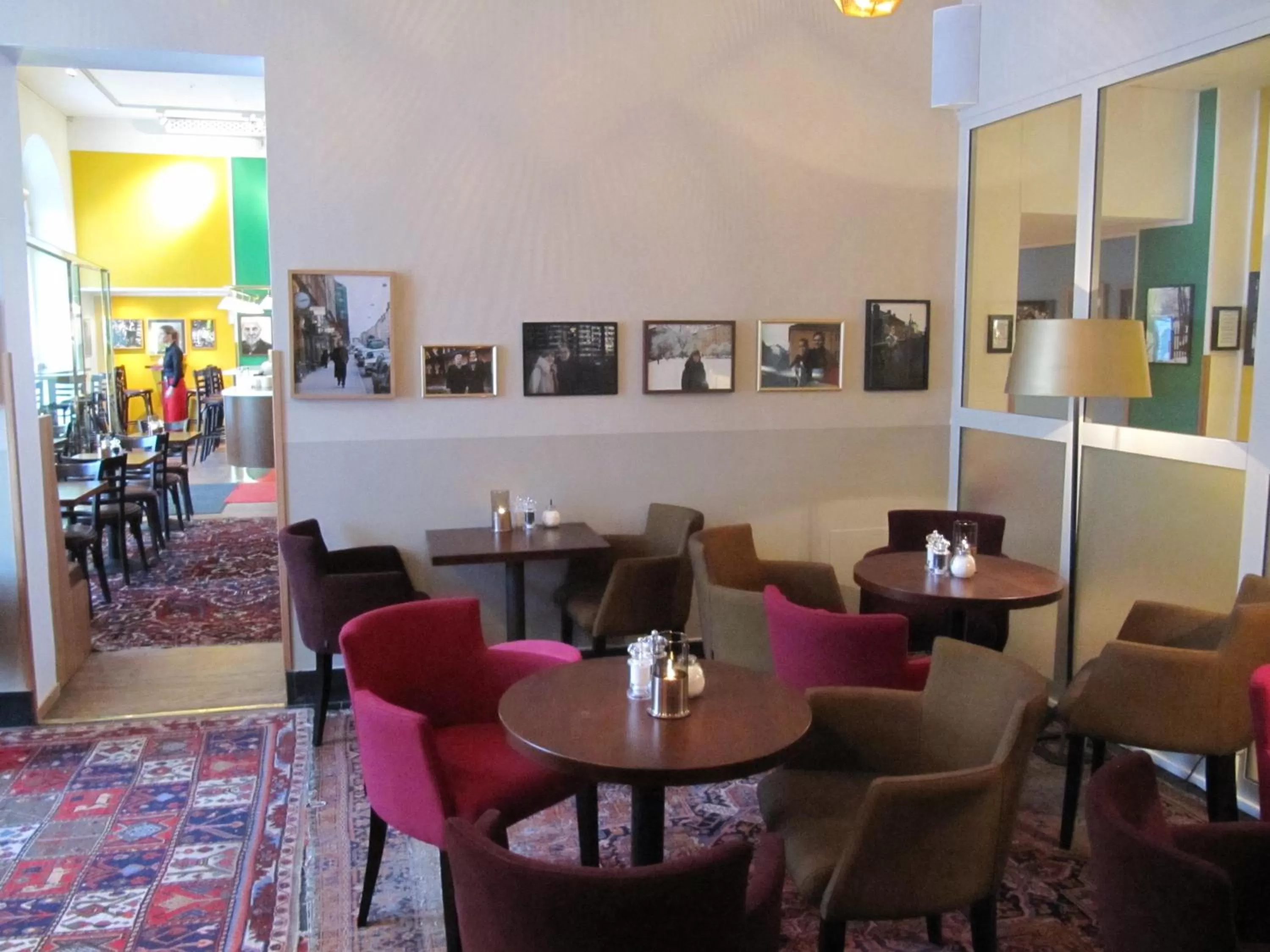 Restaurant/places to eat in Hotel Rival