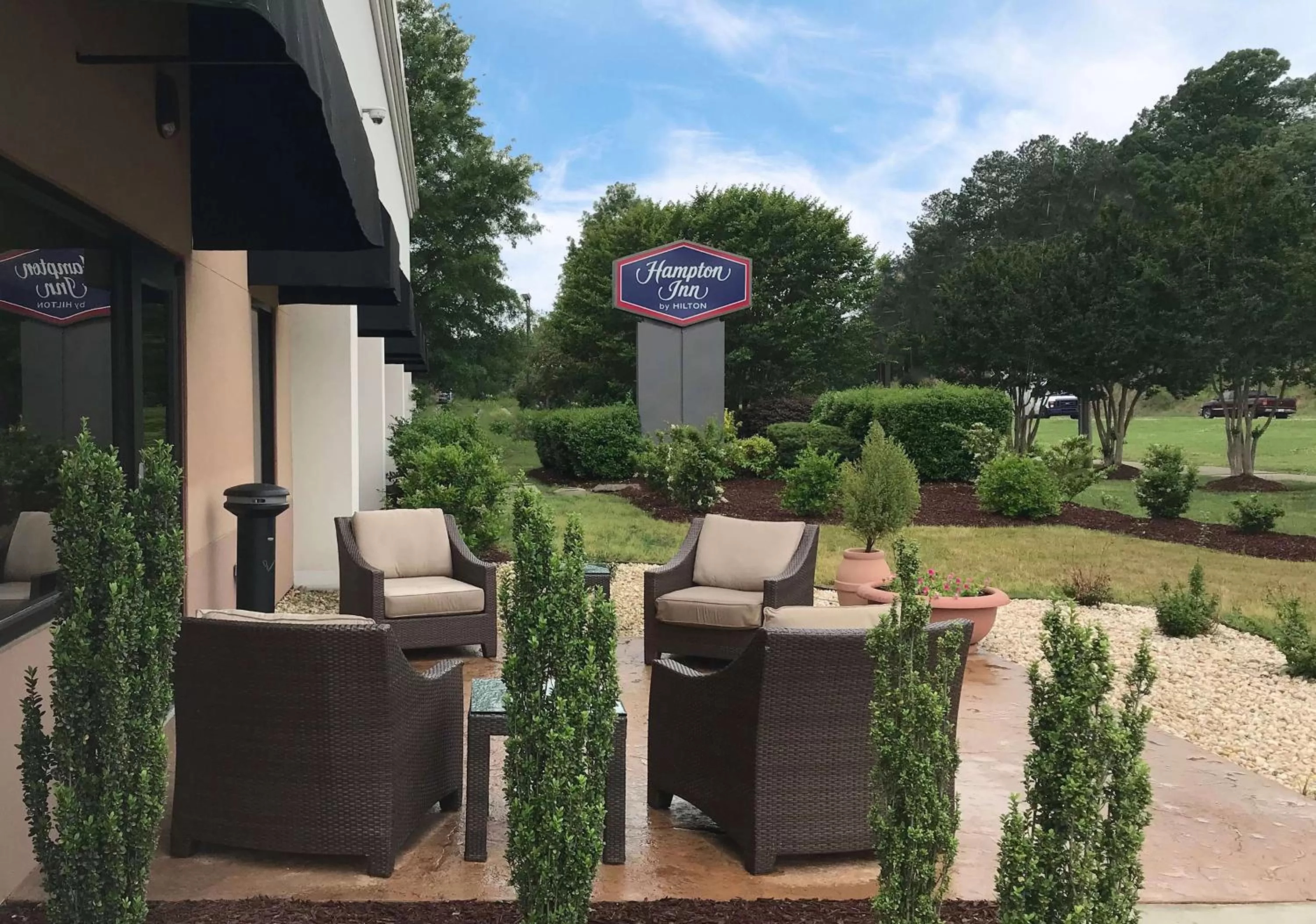 Garden in Hampton Inn Raleigh/Durham Airport