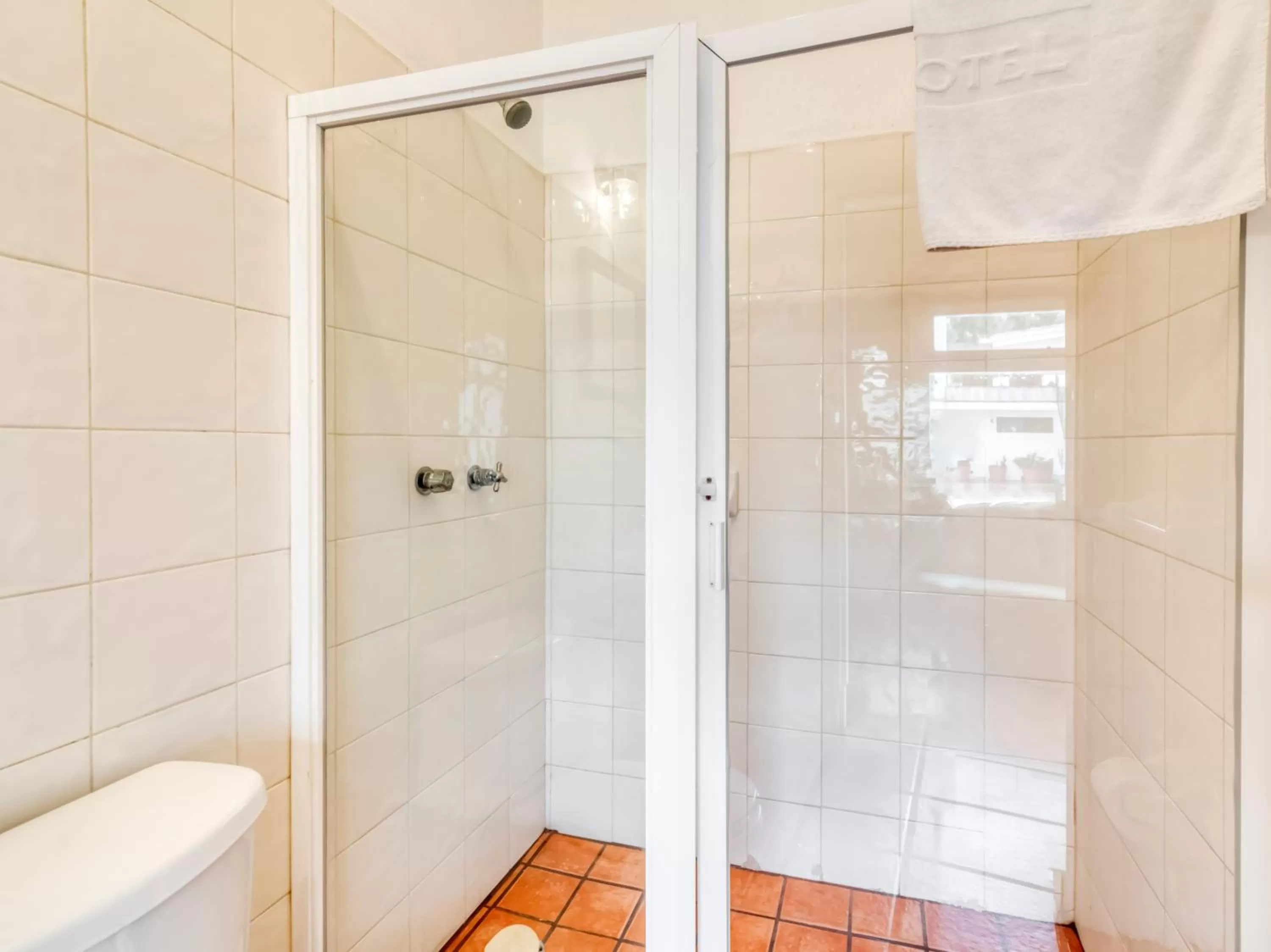 Bathroom in Hotel Arana