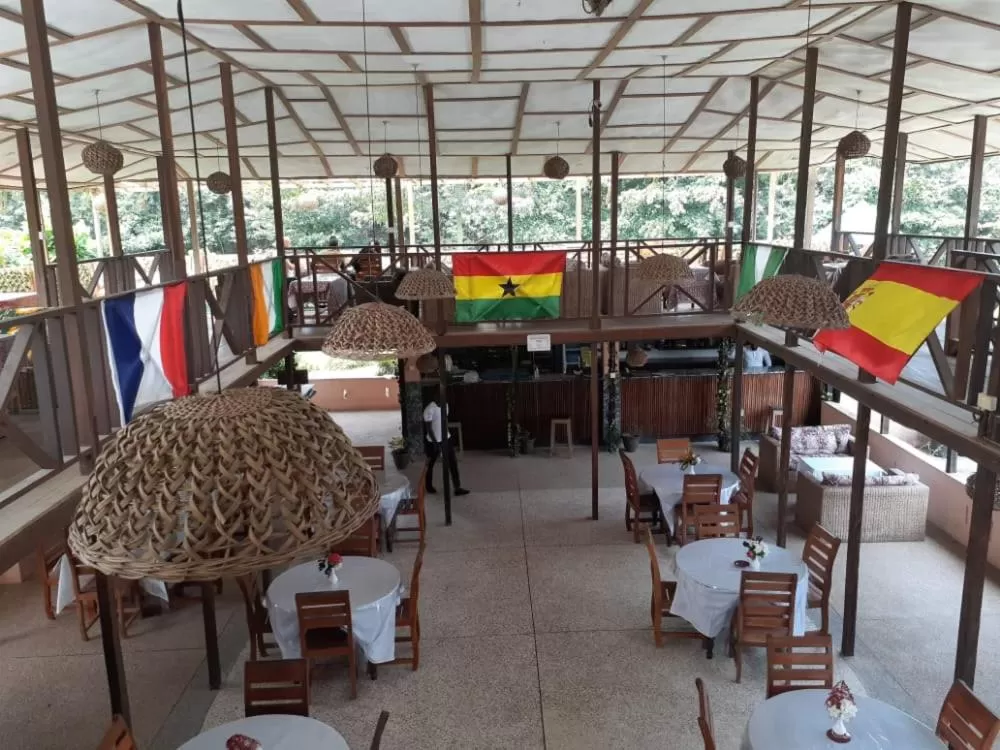 Restaurant/places to eat in Hans Cottage Botel