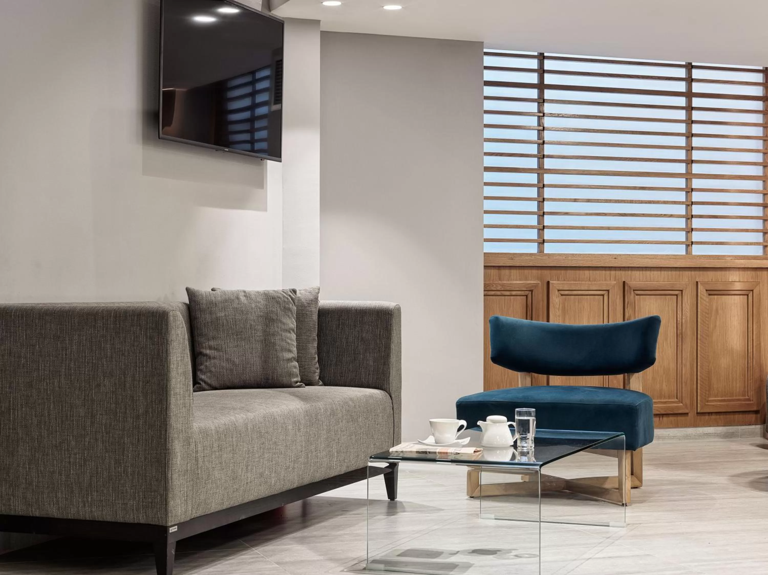 Communal lounge/ TV room in Hotel Achilleas