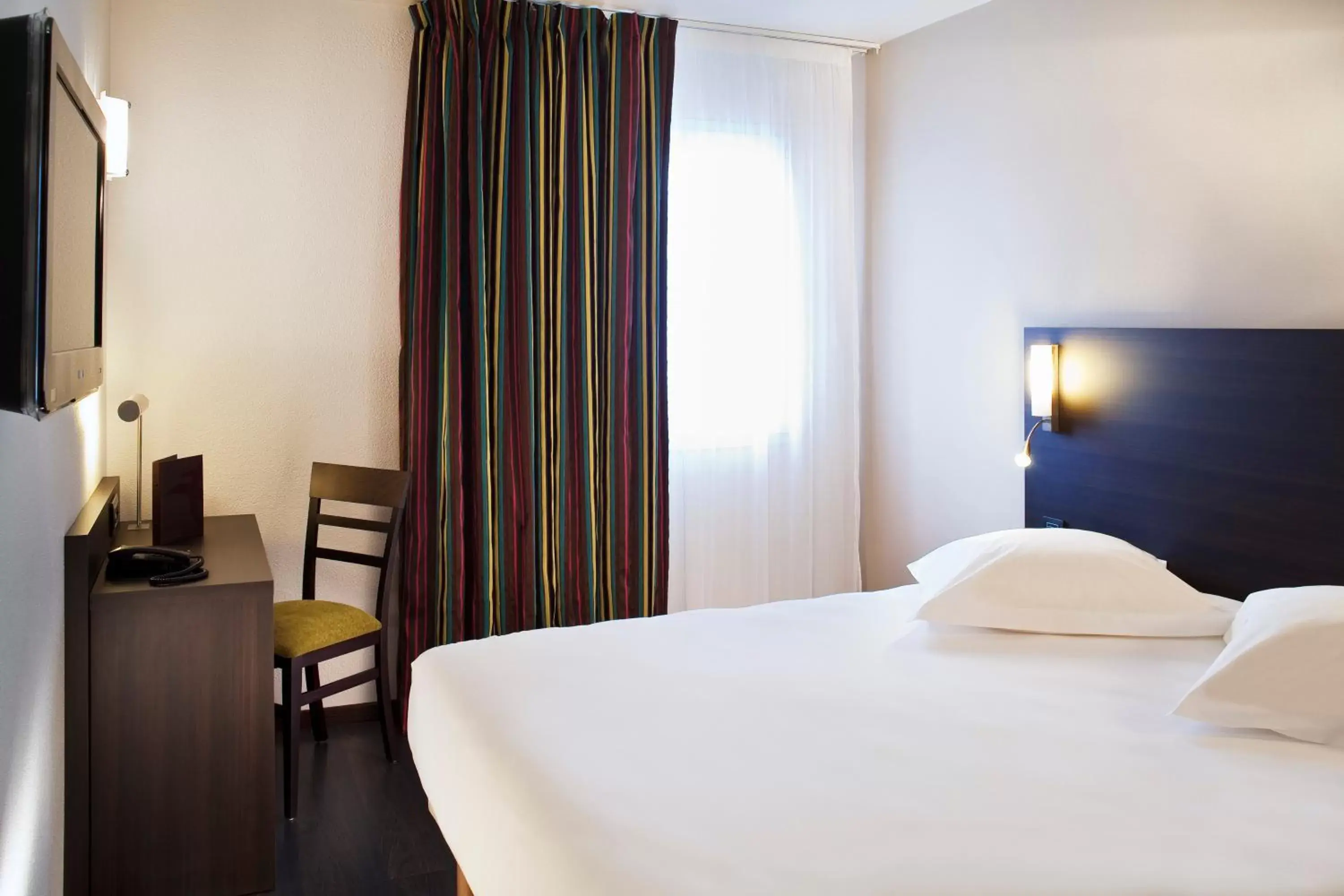 Comfort Double Room in Escale Oceania Vannes Centre Comfort Double Room in Escale Oceania Vannes Centre