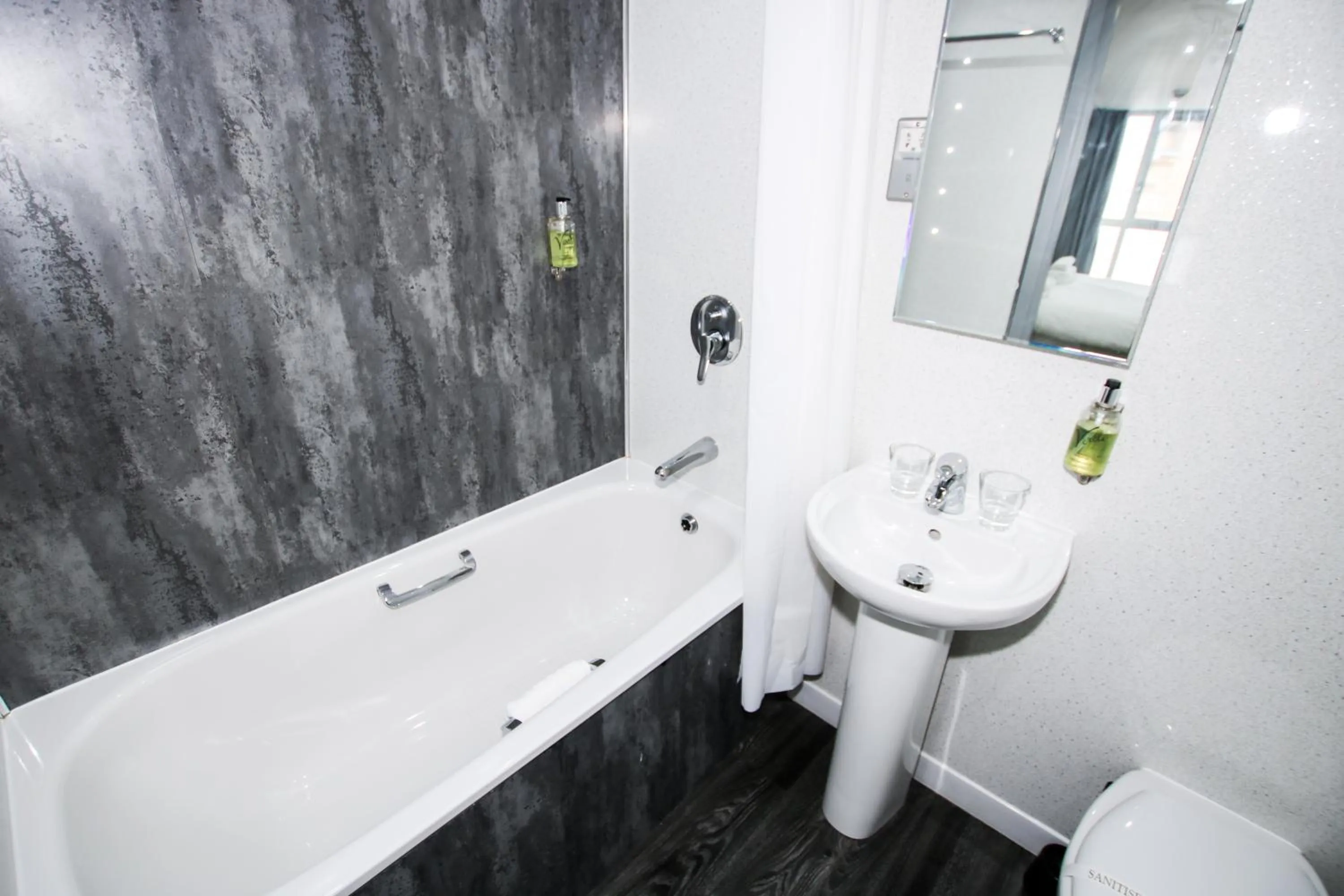 Bathroom in Brunswick Merchant City Hotel