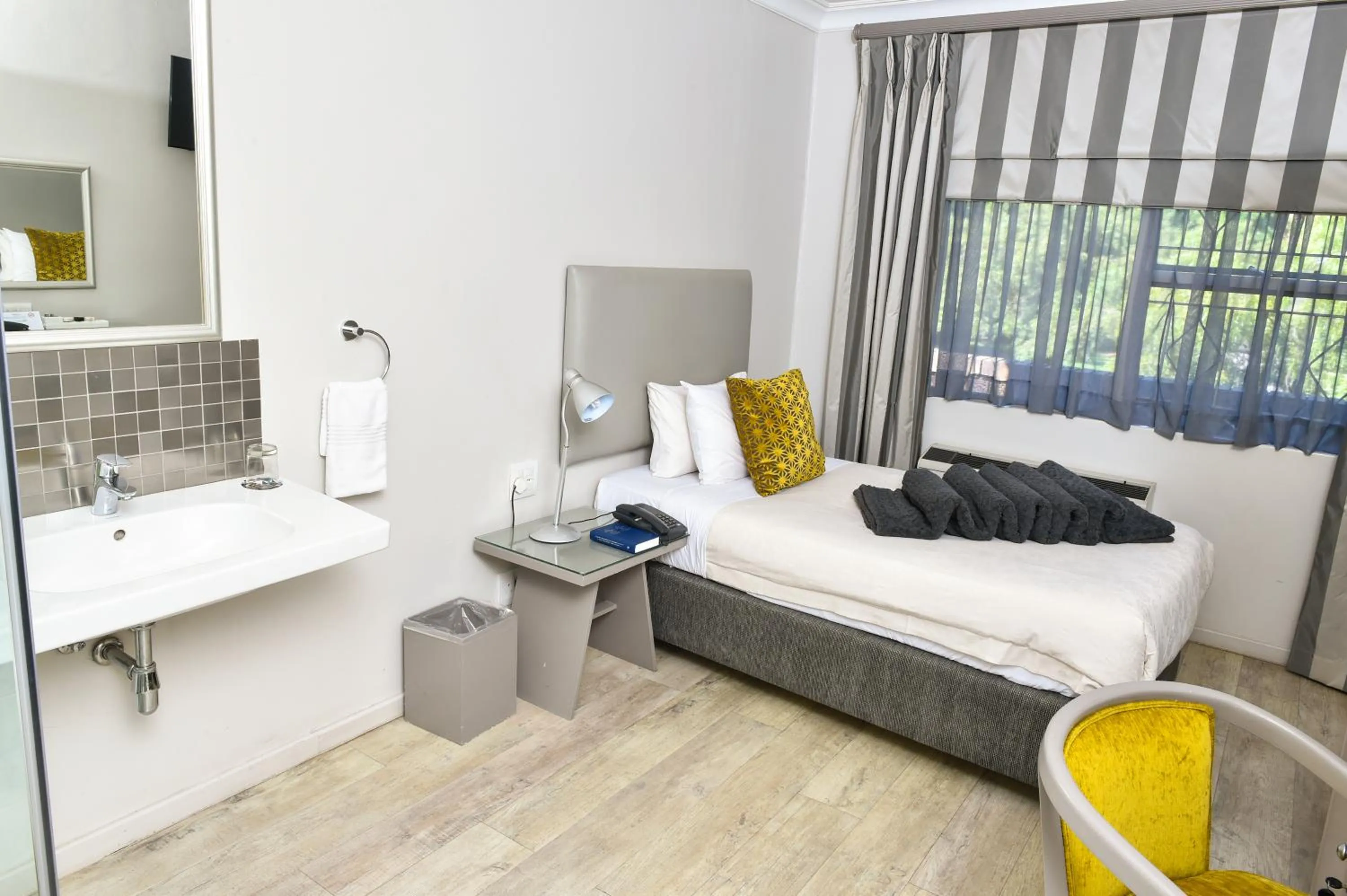 Bed in CedarWoods of Sandton