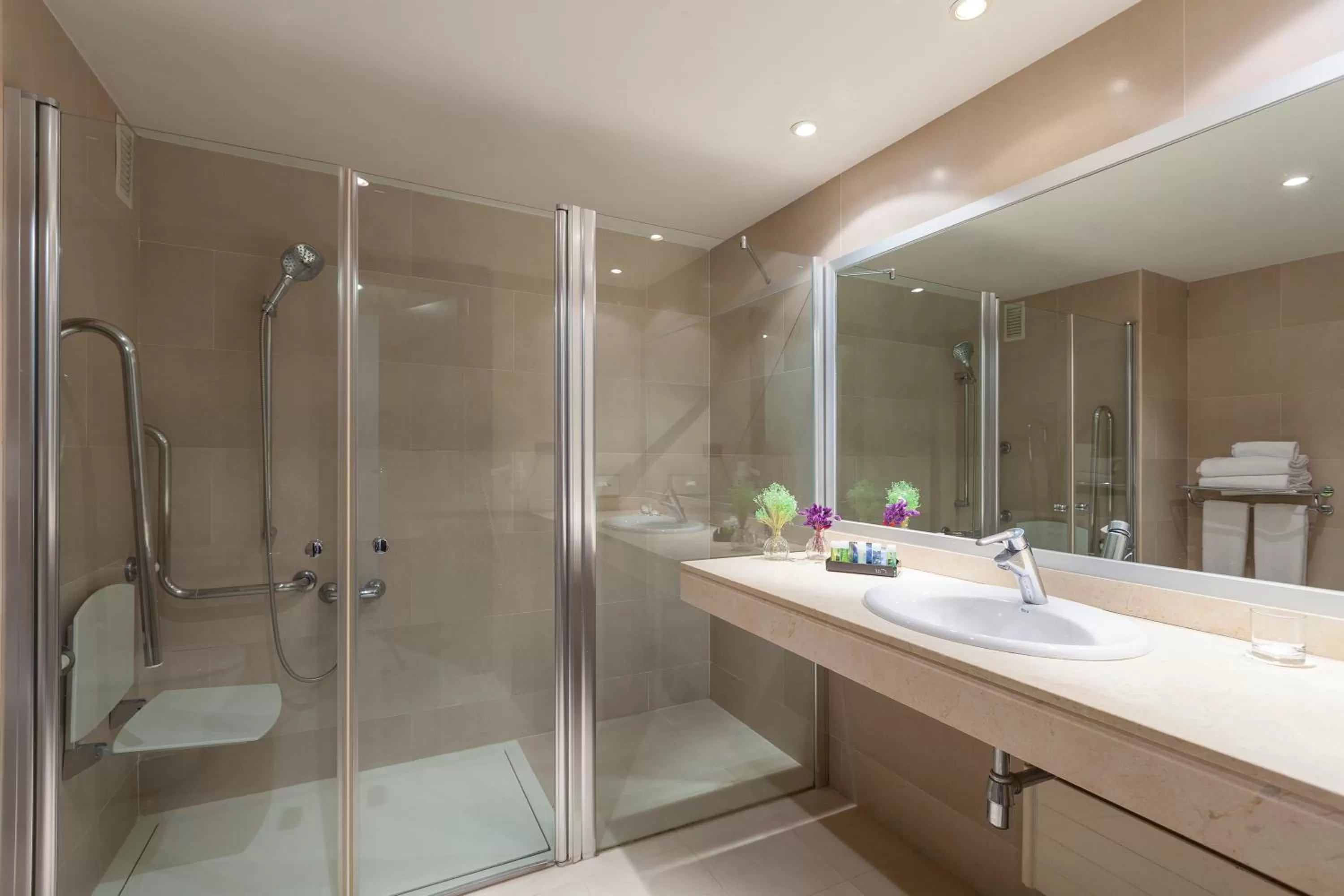 Bathroom in URH Ciutat de Mataró