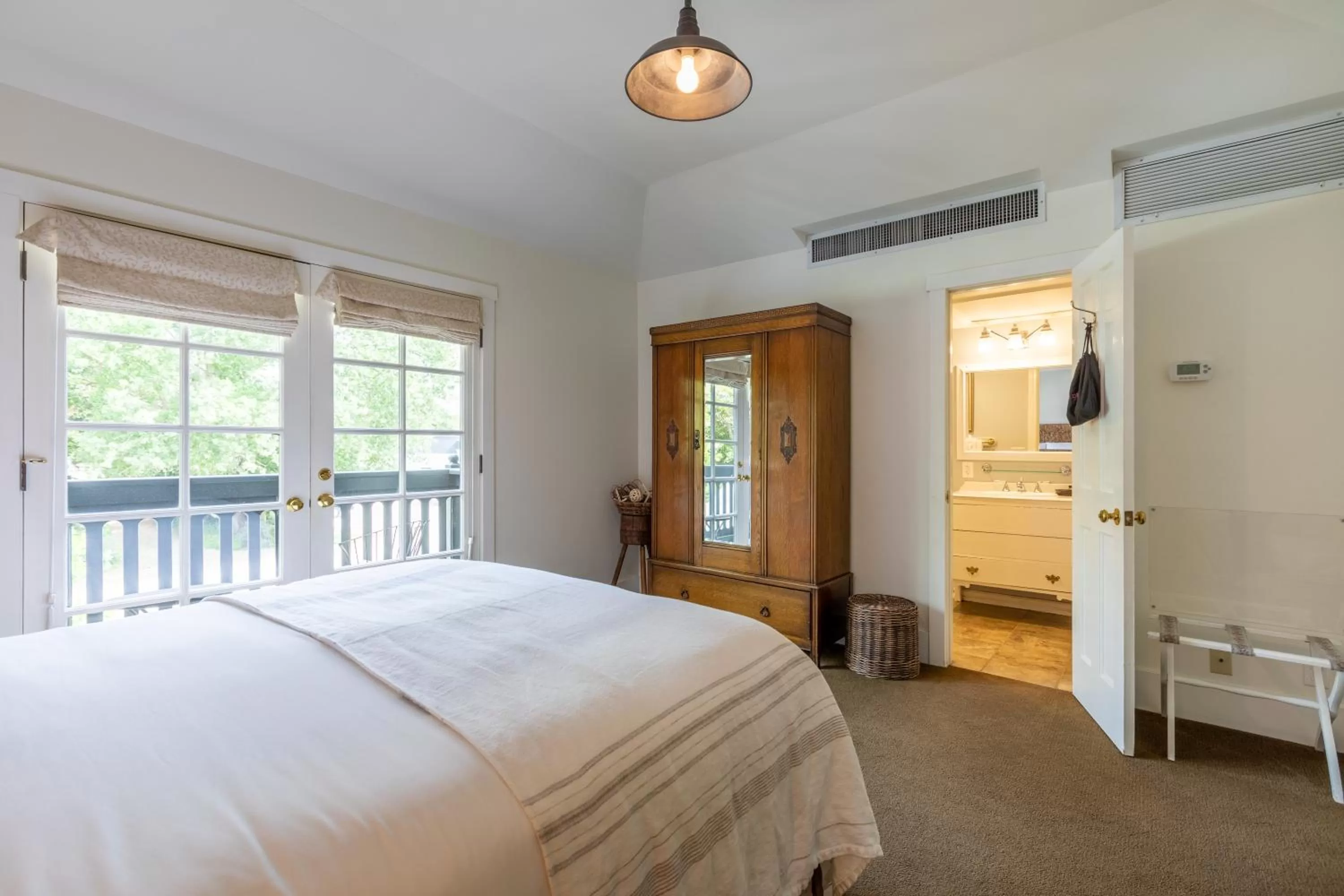 Bed in The Ballard Inn