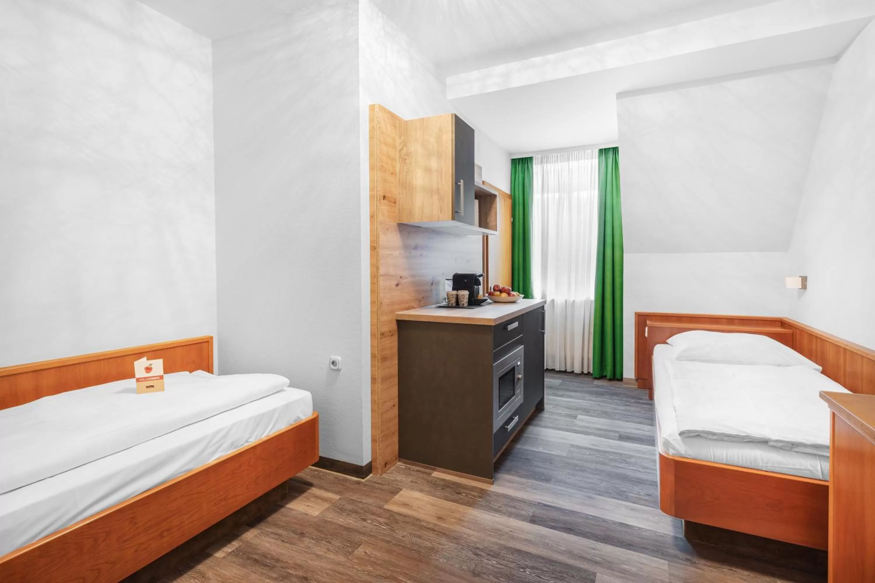 Photo of the whole room, Bed in Schieners Hotel & Apfelhof Apartments