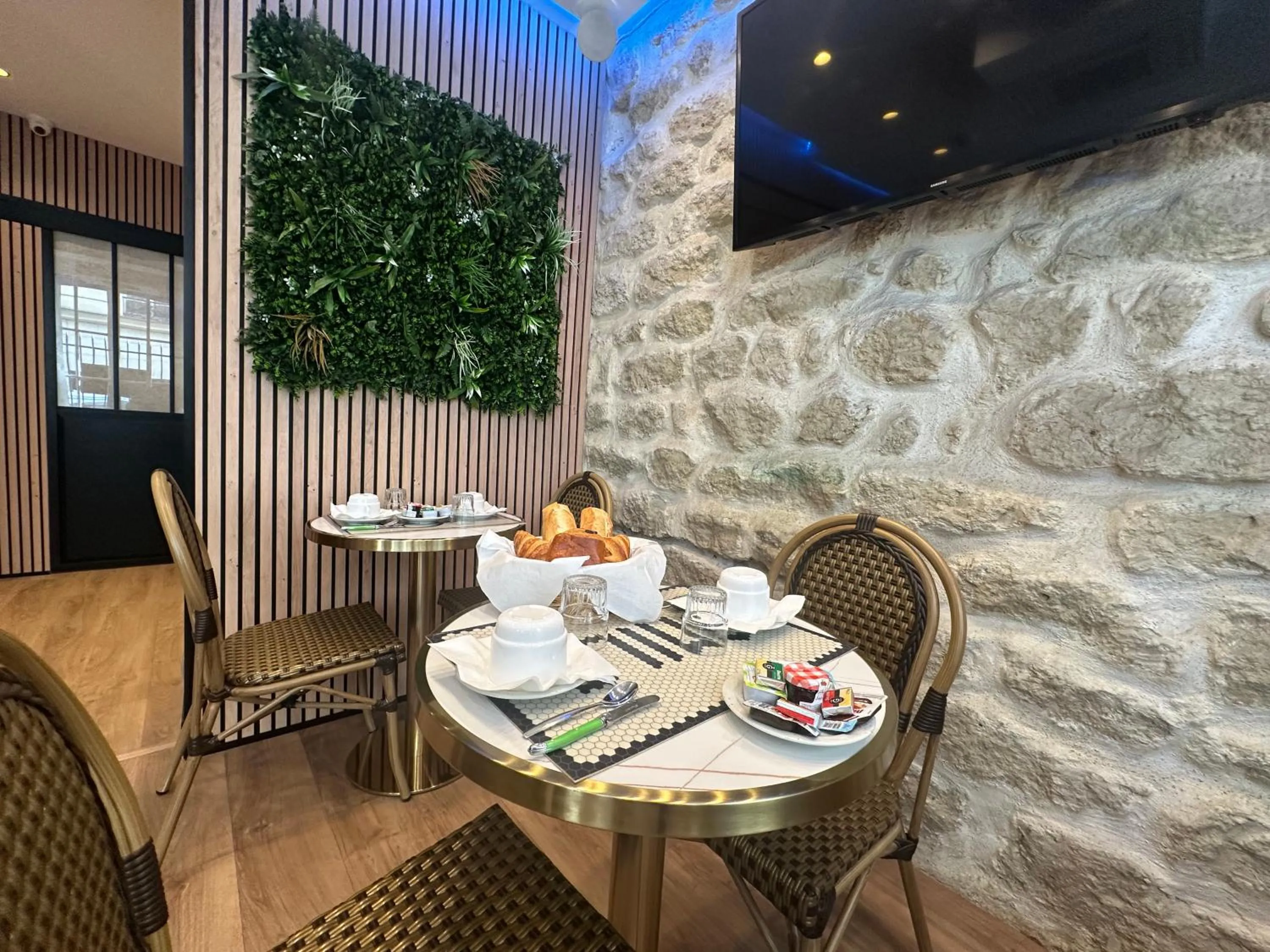 Living room in Hotel Nation Montmartre