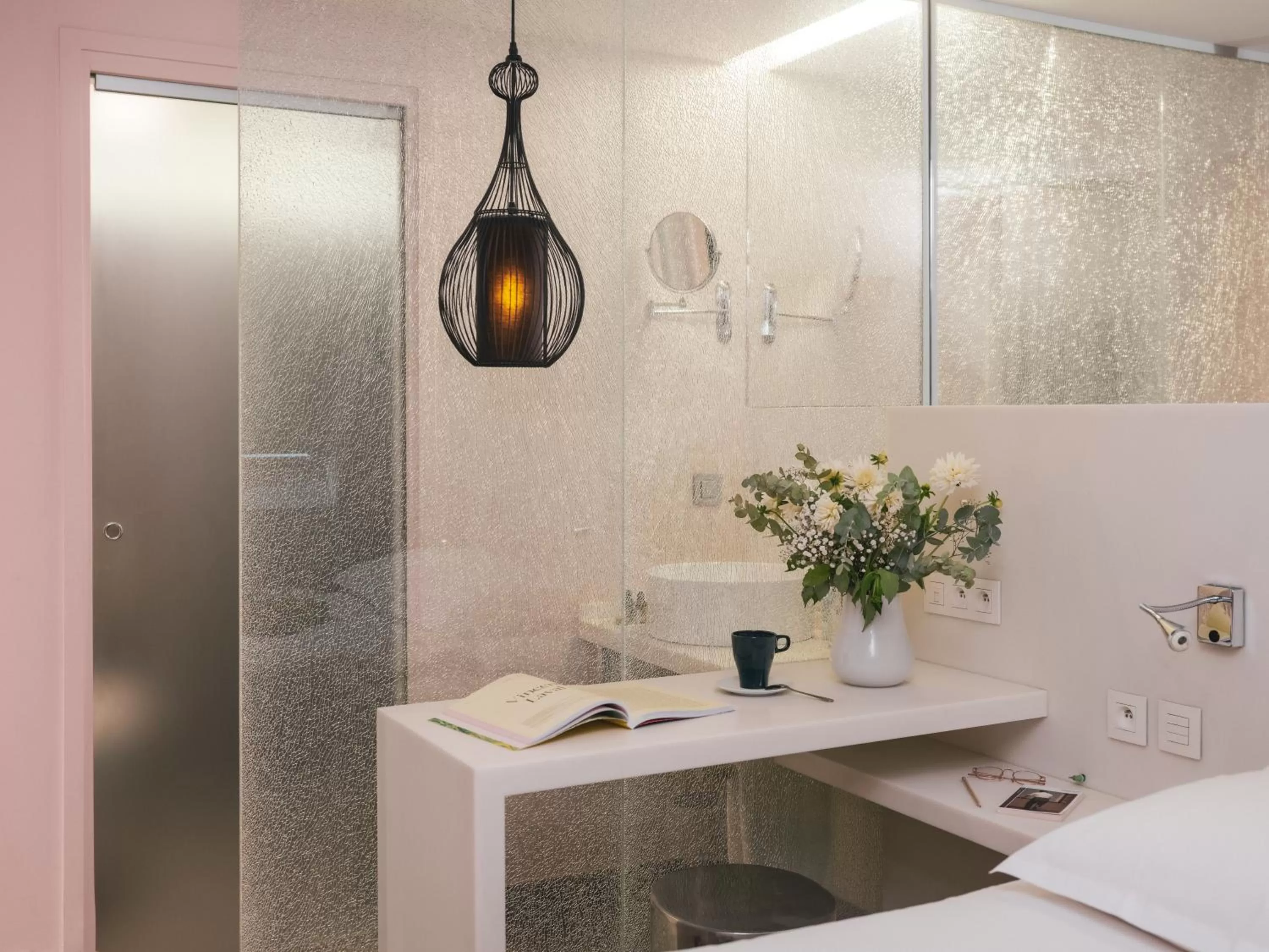 Bathroom in Legend Hôtel Paris