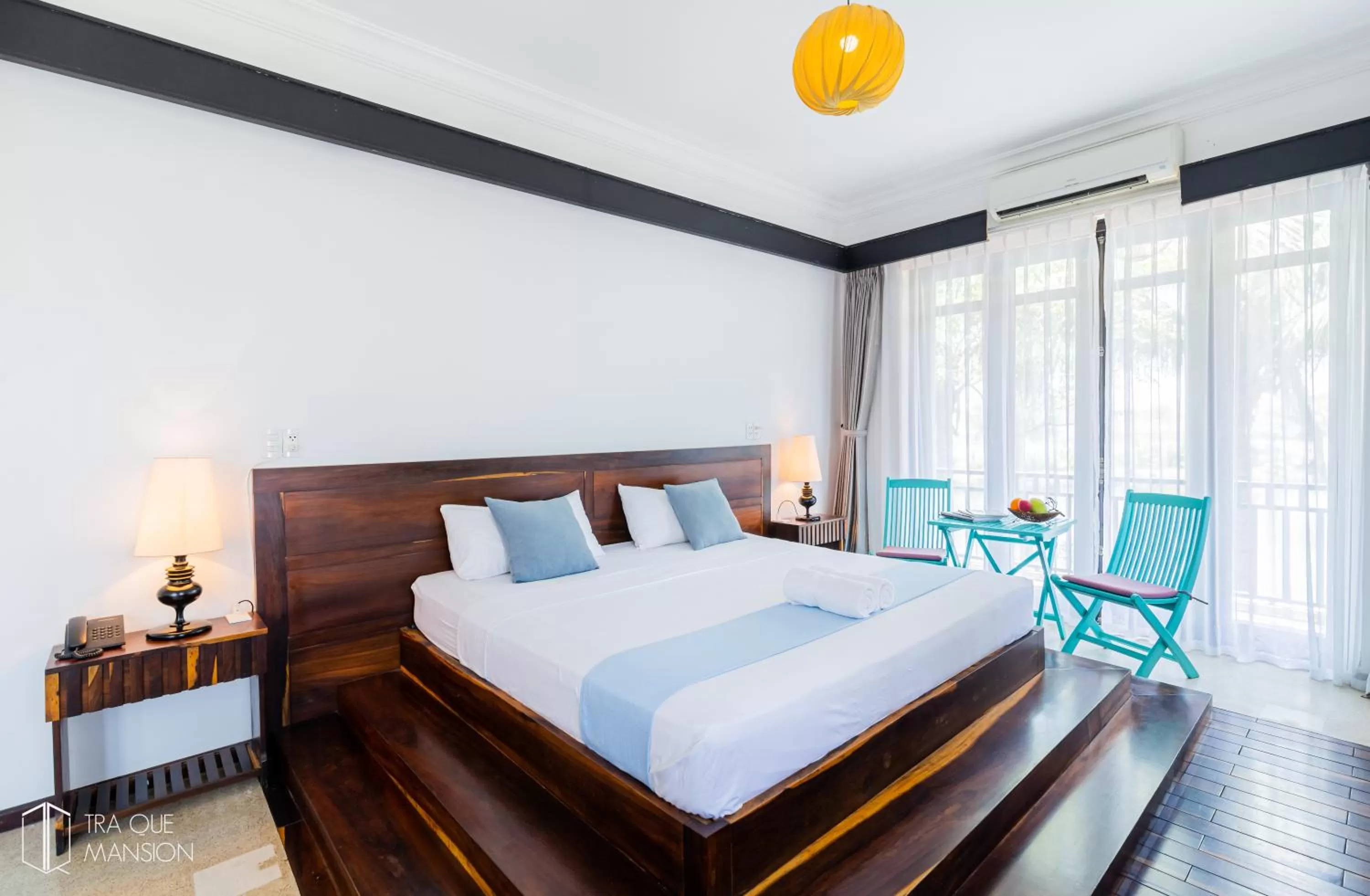 Bed in Tra Que Mansion