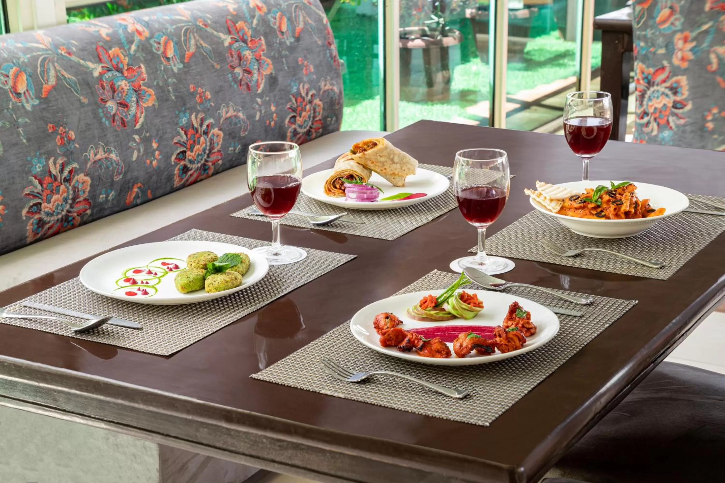 Food and drinks in Maple Resort Chail