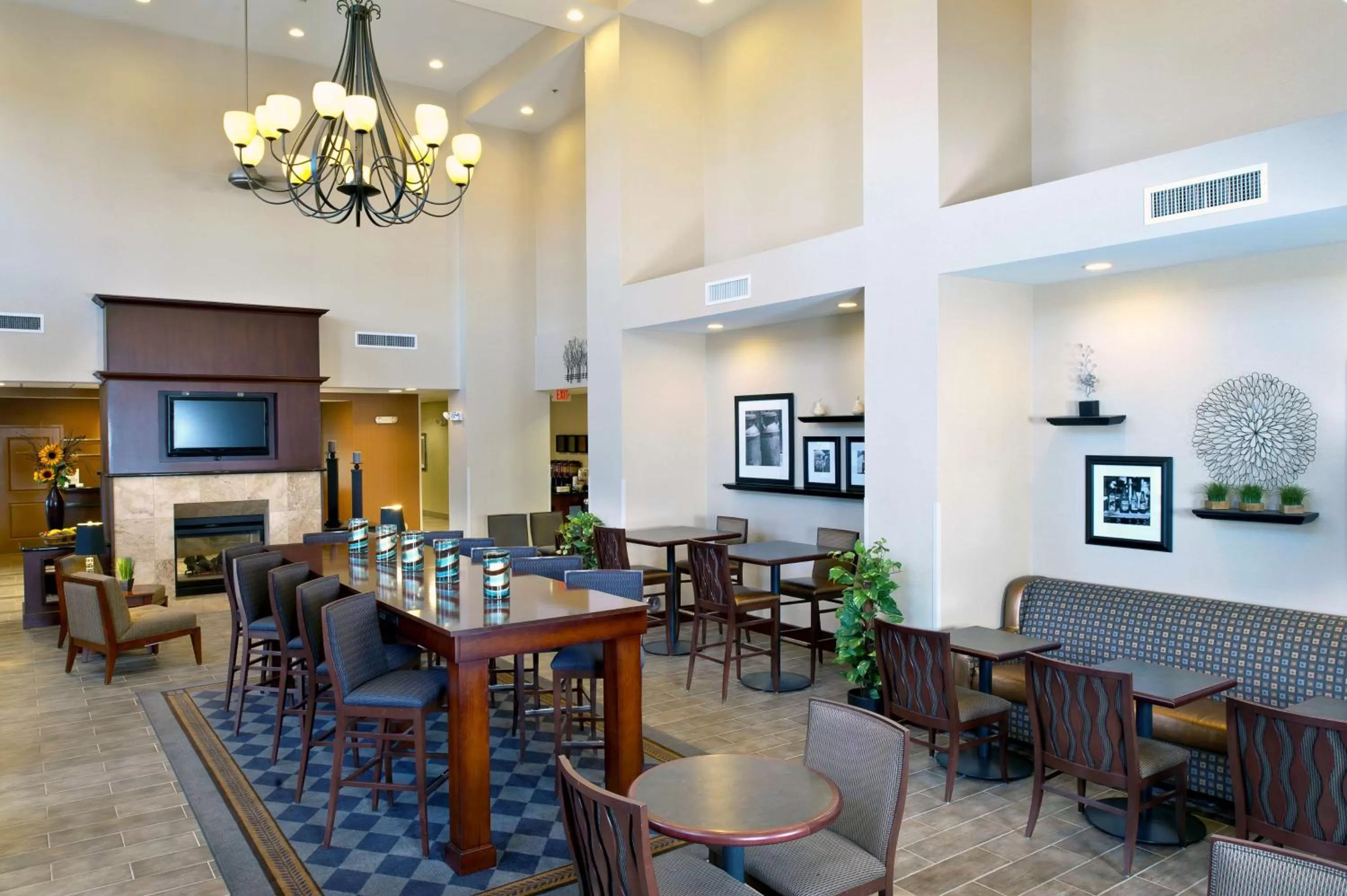 Dining area in Hampton Inn & Suites Prescott Valley