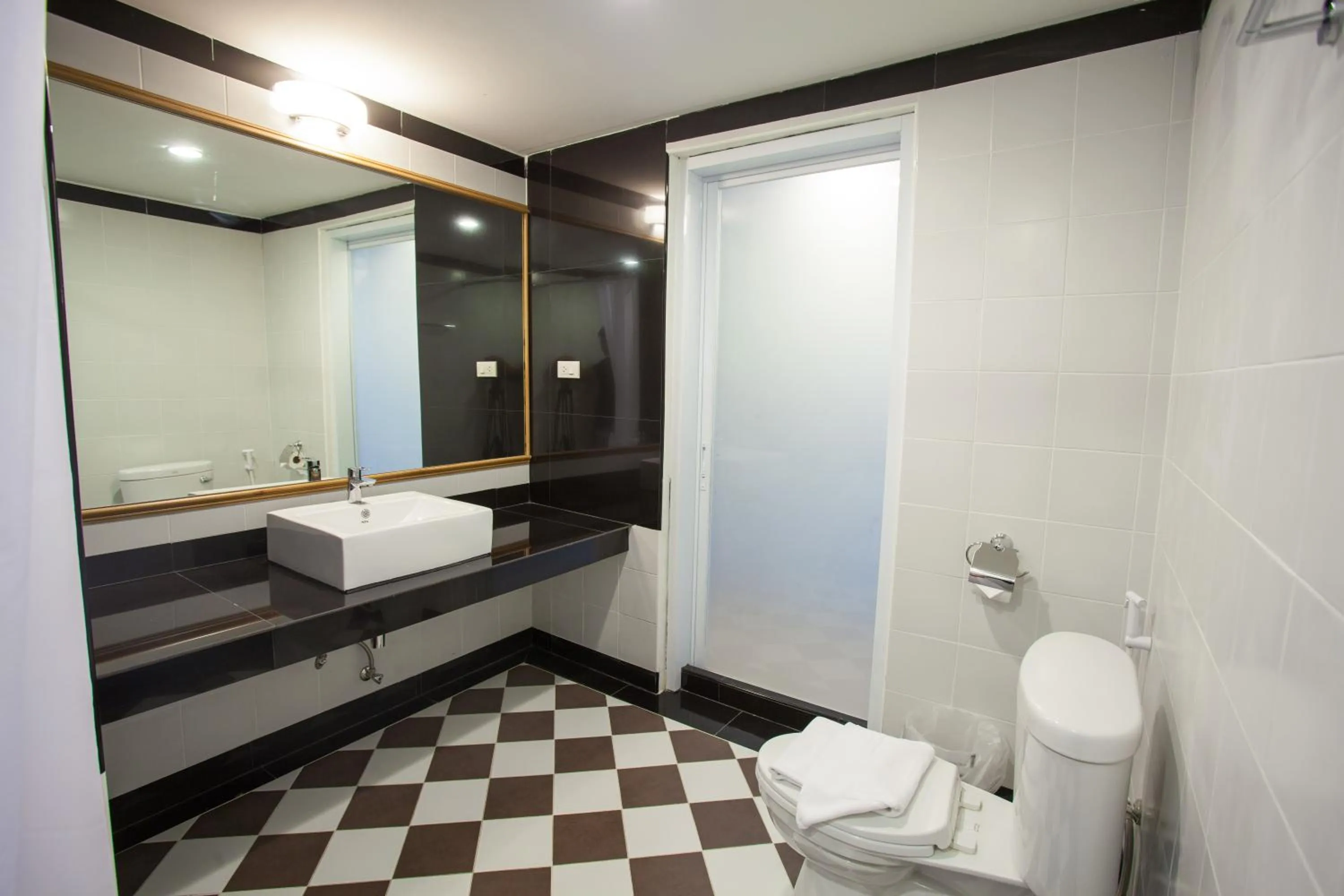 Bathroom in Paradise Hotel Udonthani
