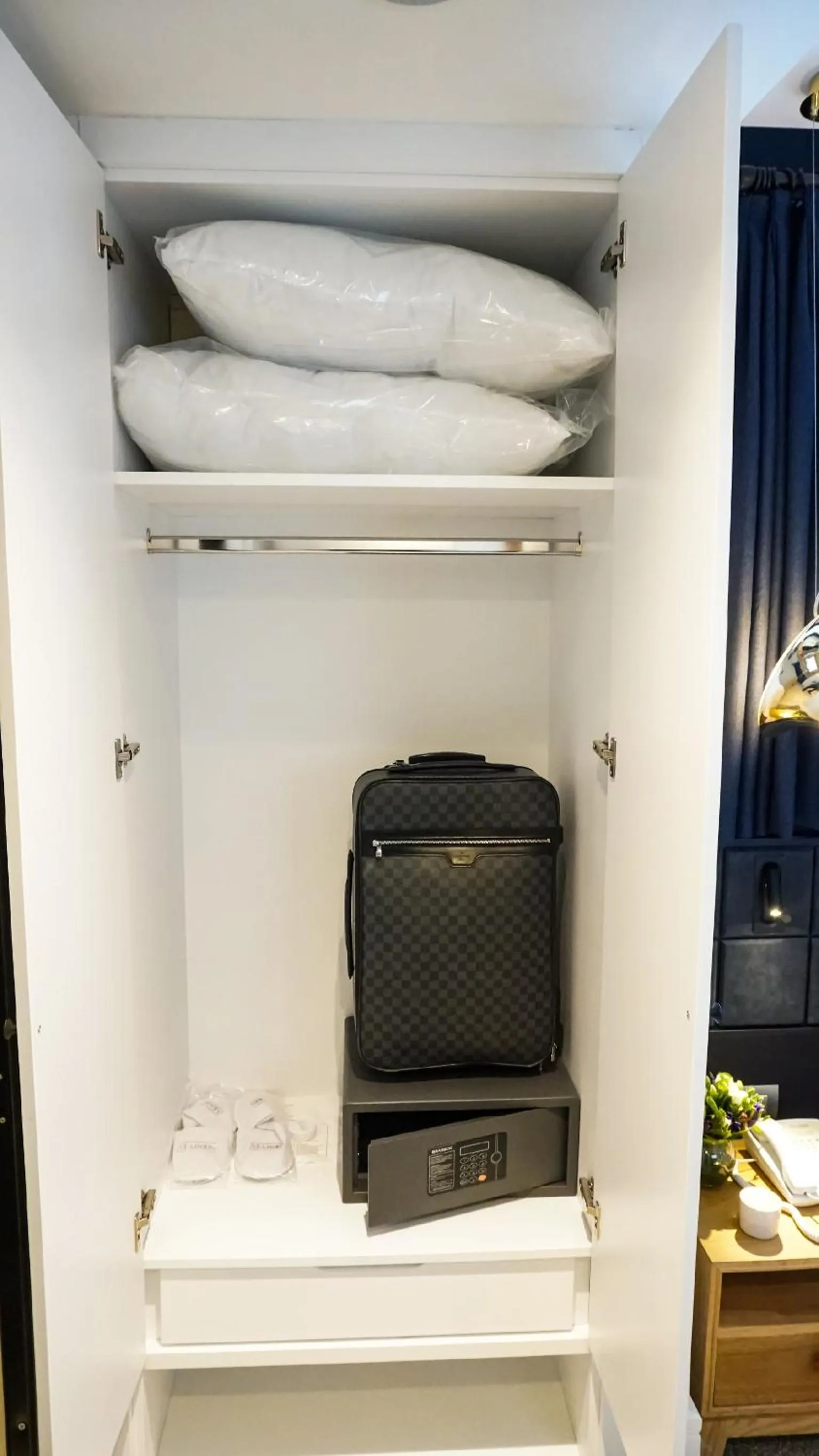 wardrobe in Maroon Tomtom