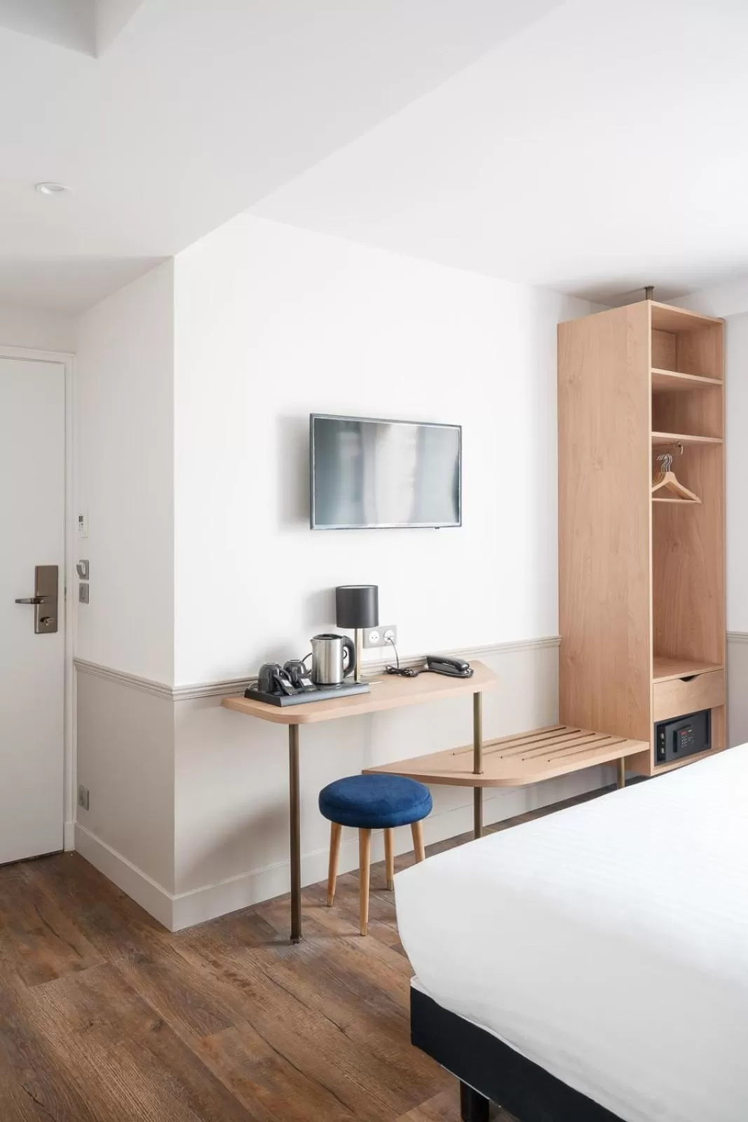 TV and multimedia, Bed in Hôtel 31 - Paris Tour Eiffel