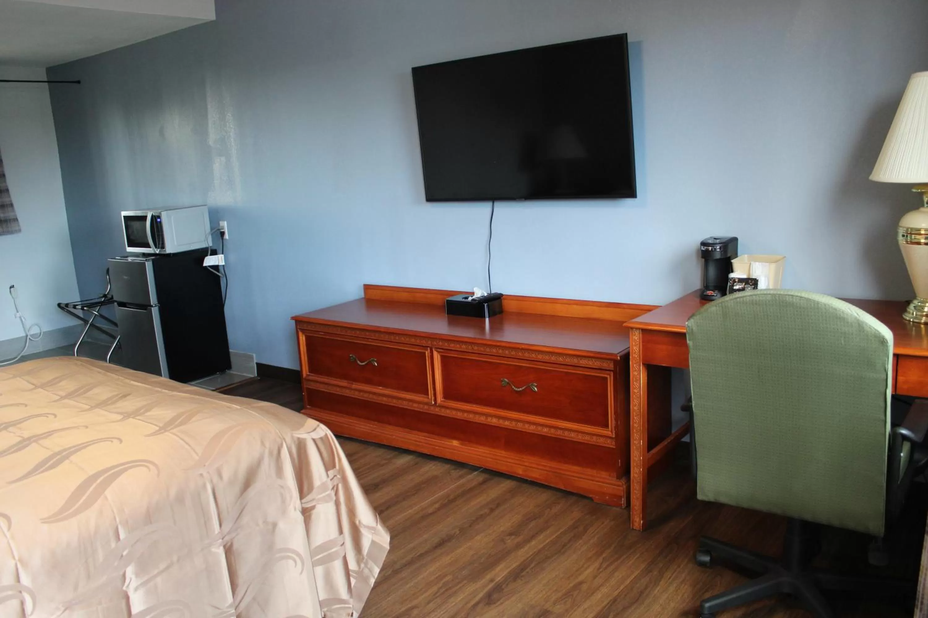 TV and multimedia, Bed in Quality Inn - On The Lake Clarksville-Boydton