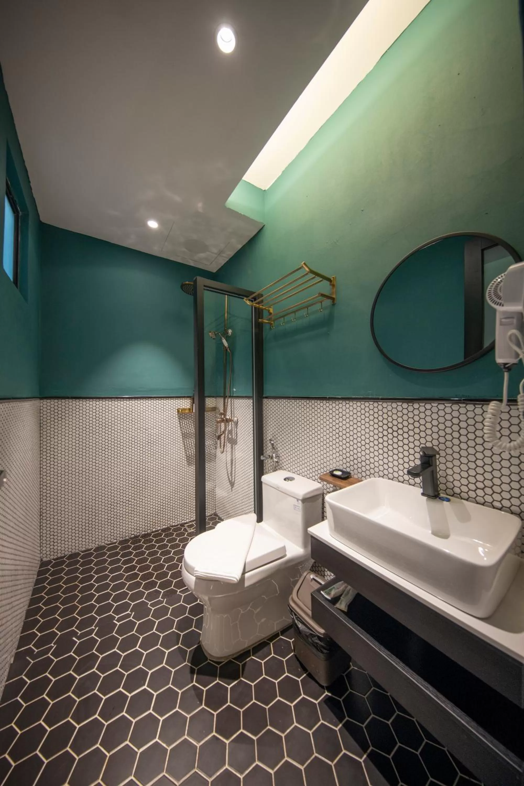 Bathroom in Carnarvon Suites