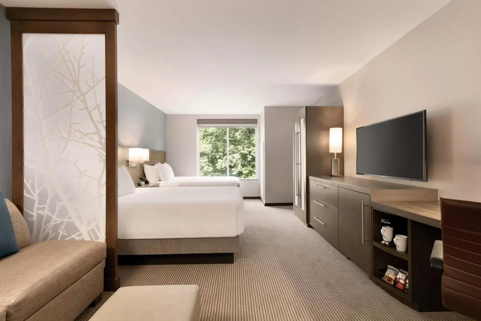 Queen Room with Two Queen Beds and Roll-In Shower - Disability Access in Hyatt Place Fort Lee/George Washington Bridge