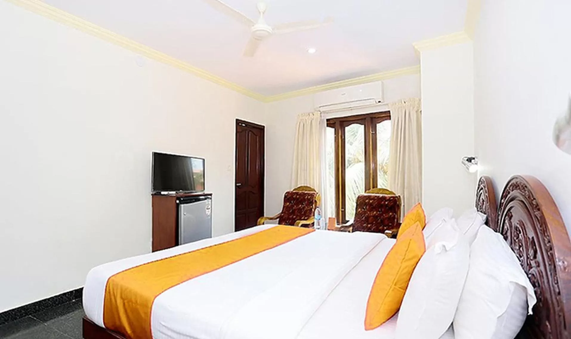 Bedroom, Bed in FabHotel Wateredge Beach Resort - 200m from Samudra Beach Park