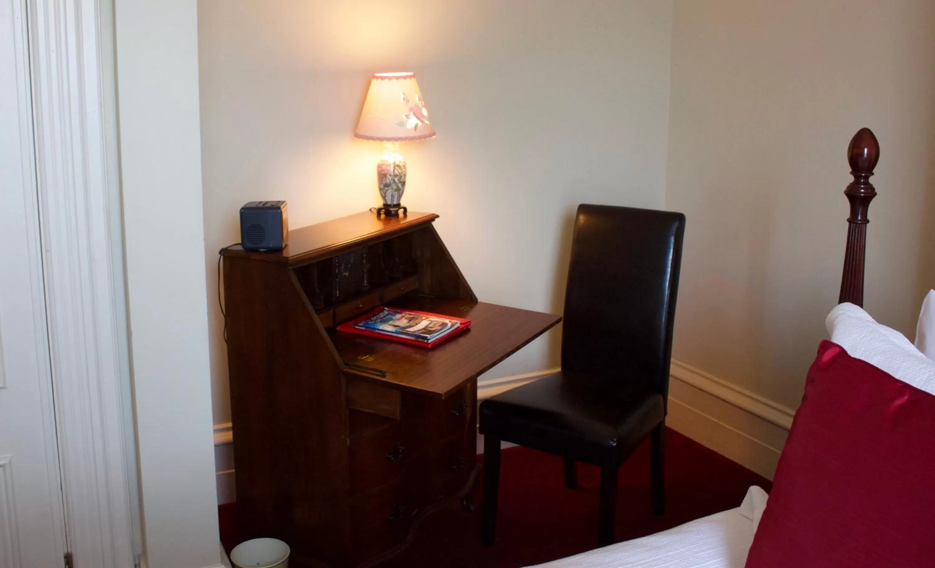 Decorative detail, Bed in Tattingstone Inn