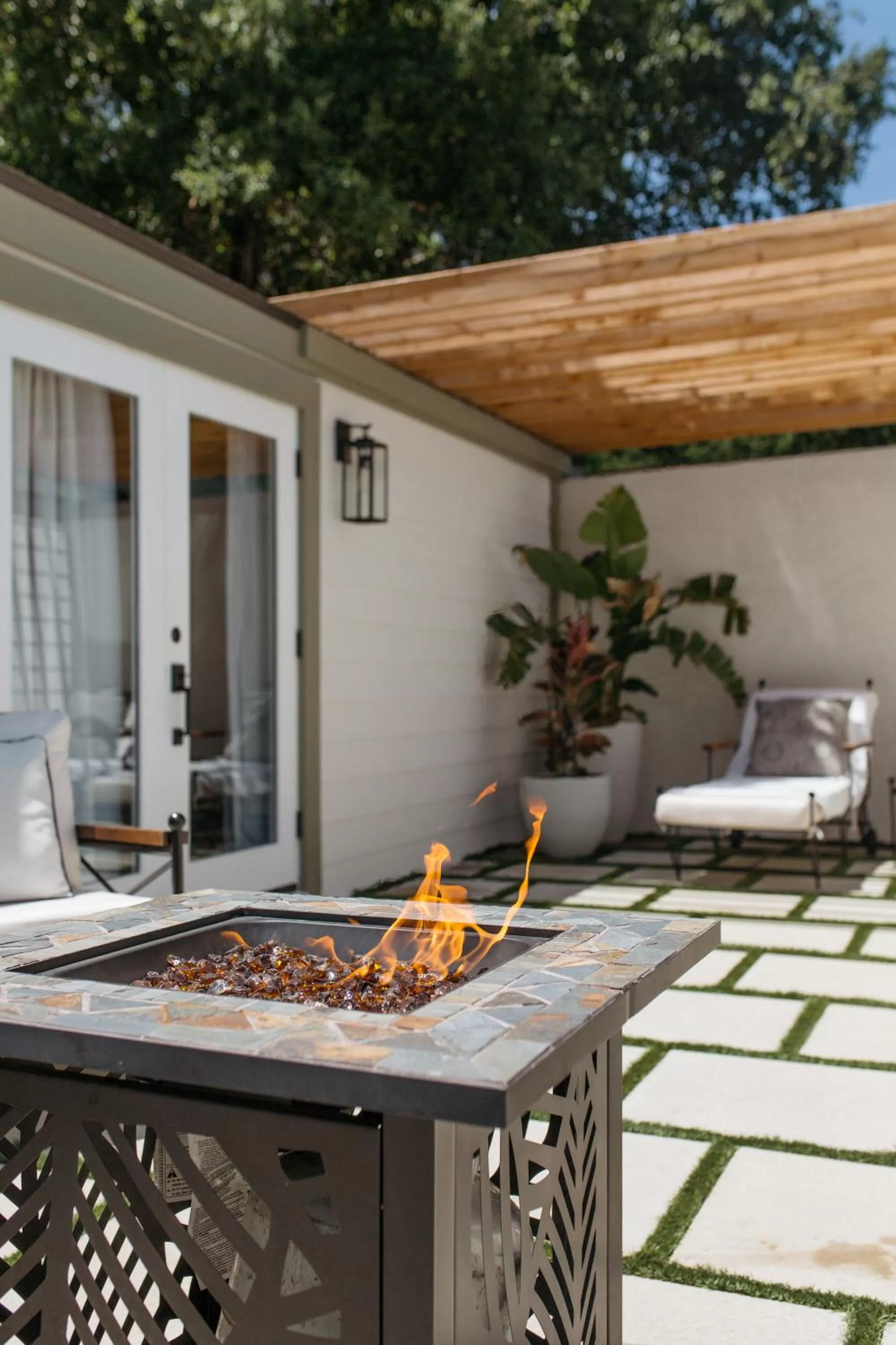 Inner courtyard view in Calamigos Guest Ranch and Beach Club