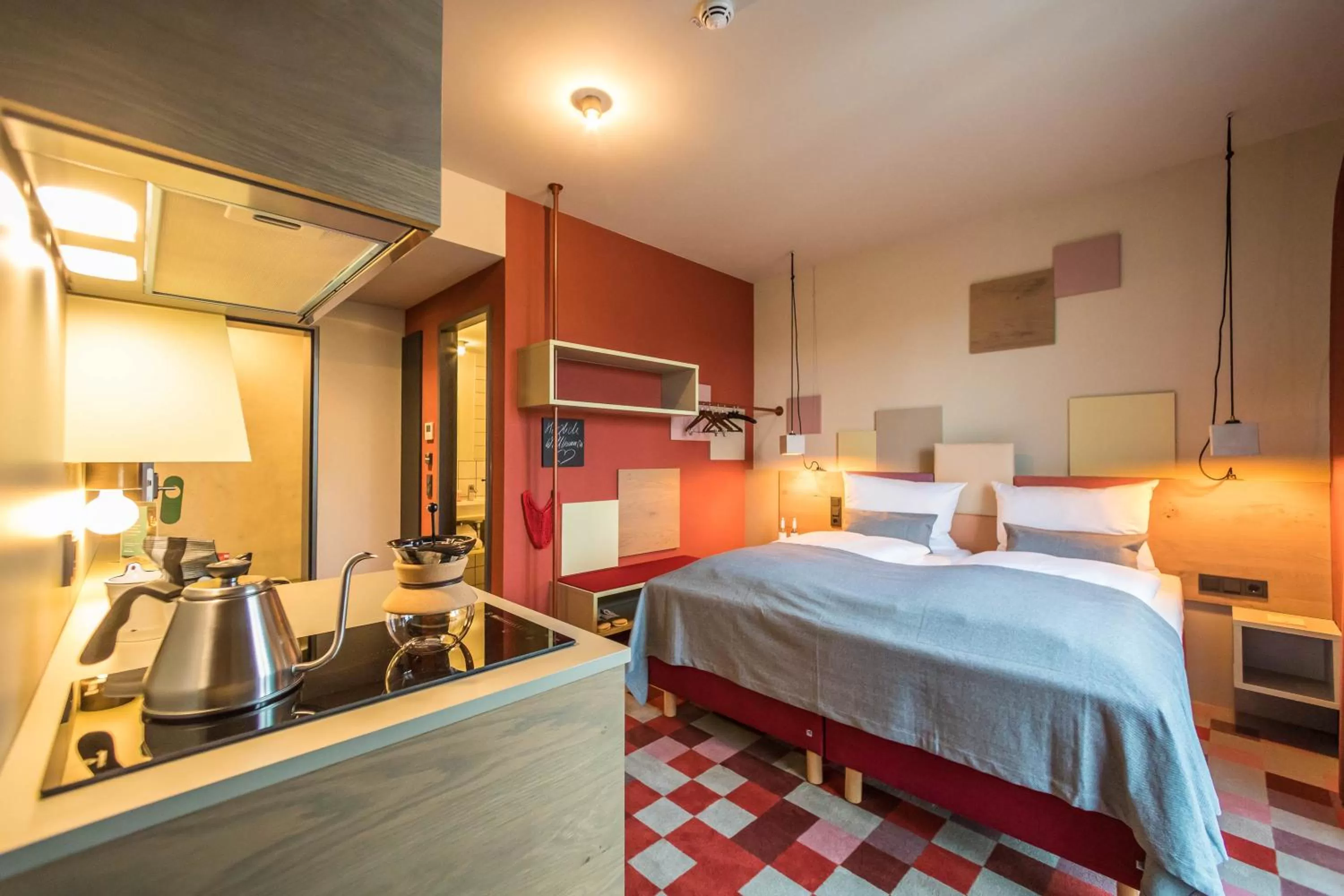 Coffee/tea facilities, Bed in Hotel einsmehr