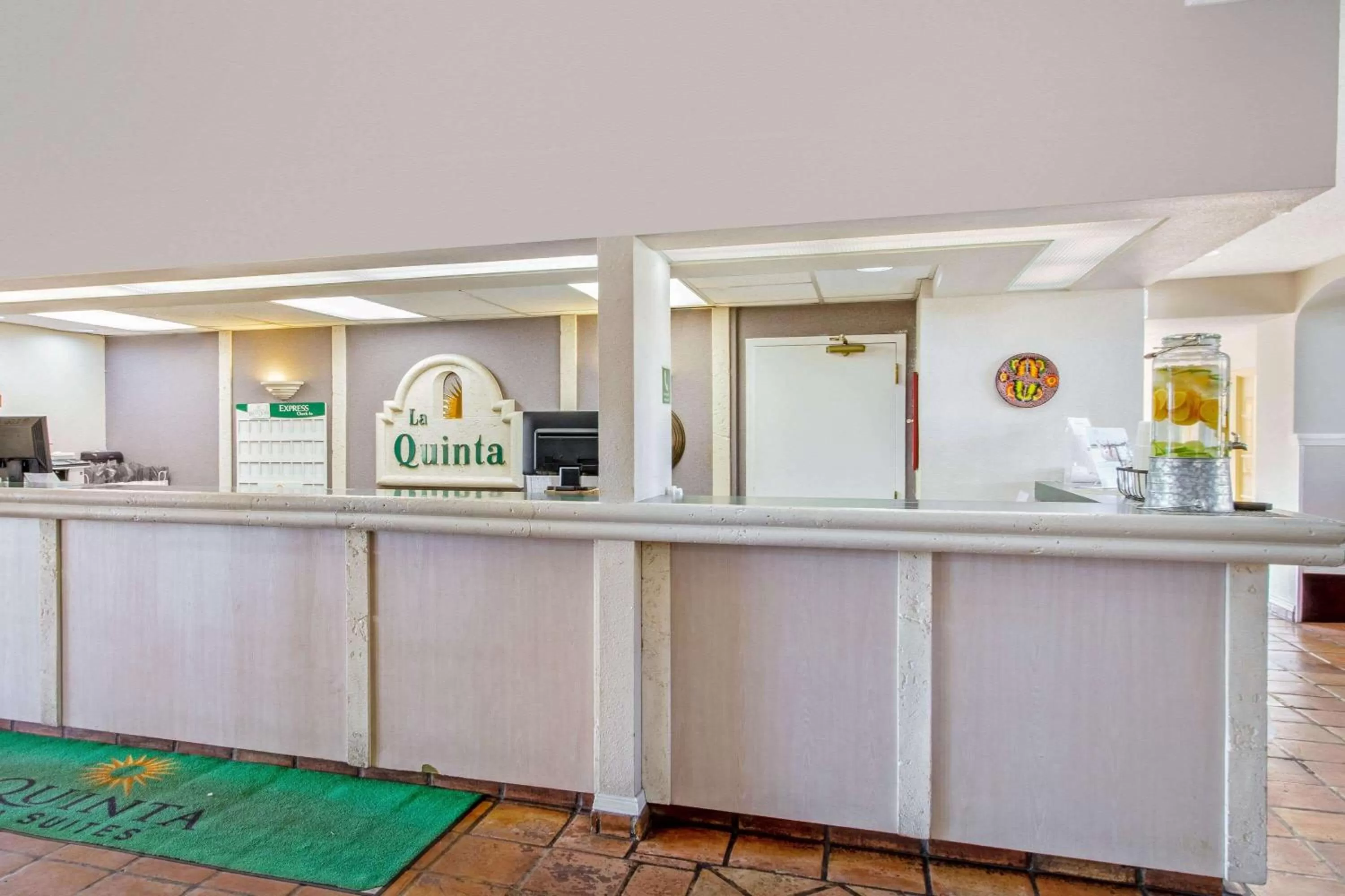 Lobby or reception in La Quinta Inn by Wyndham Las Cruces Mesilla Valley